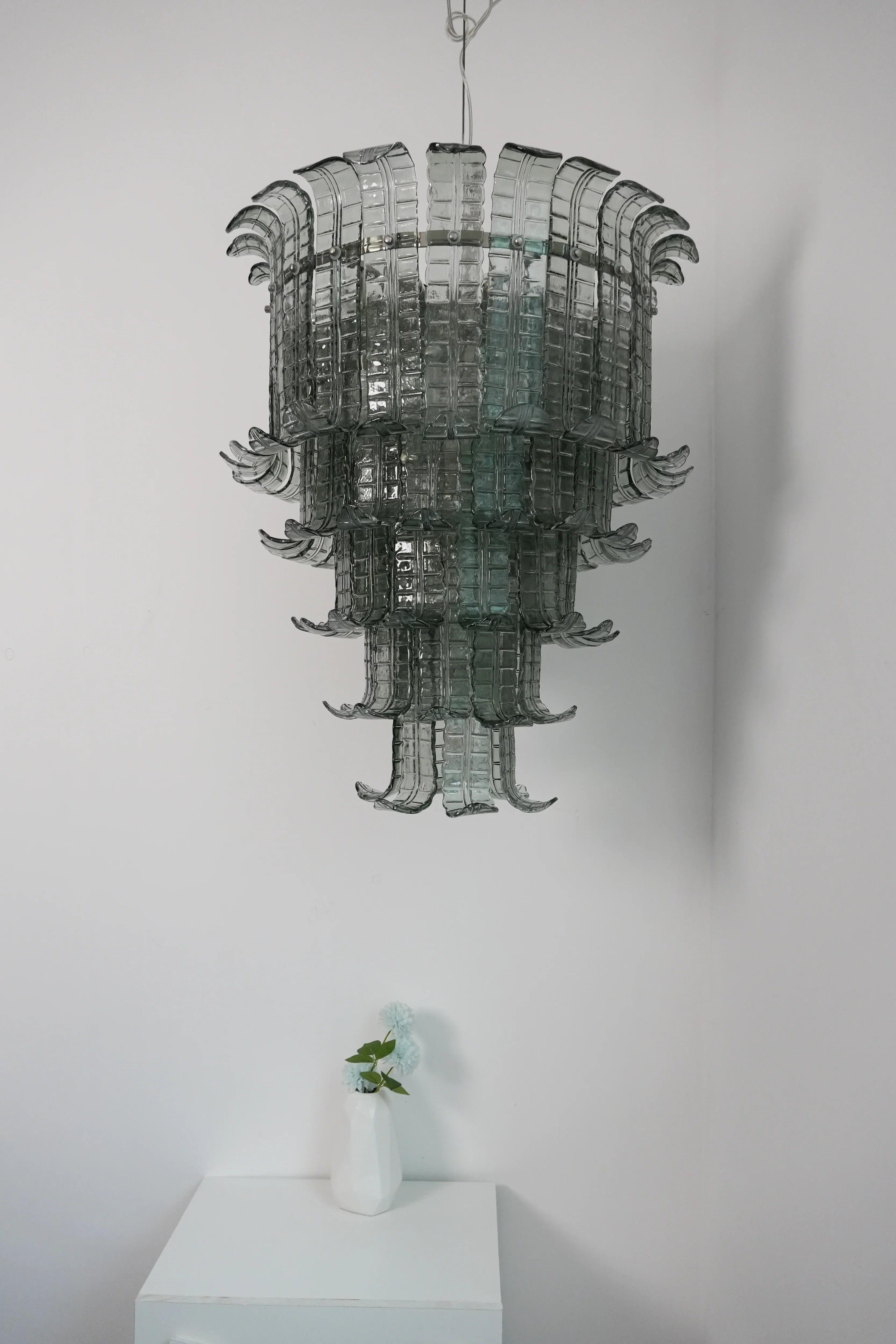 modern-handcrafted-leaf-murano-glass-chandelier-for-elegant-living-spaces