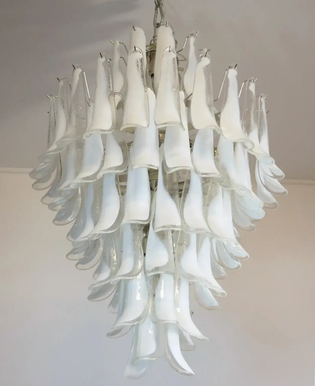 modern-handcrafted-white-and-caramel-murano-glass-petal-chandelier-lighting-for-luxury-spaces