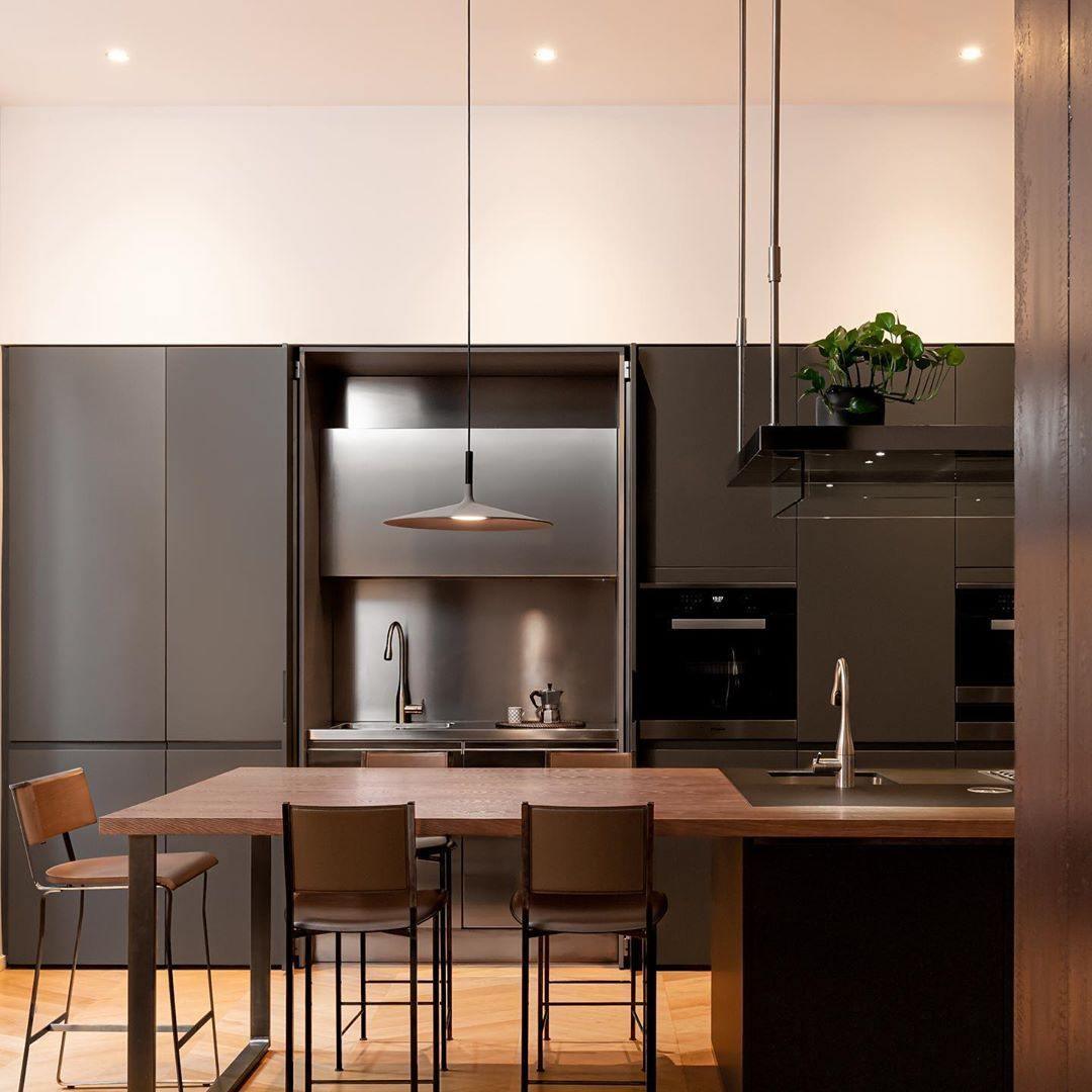 Modern Industrial Aluminum Pendant Light with Focused LED Illumination for Indoor Spaces