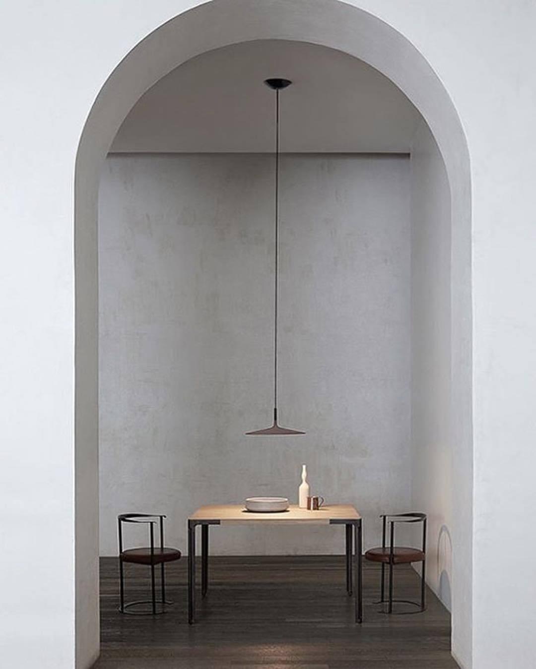 Modern Industrial Aluminum Pendant Light with Focused LED Illumination for Indoor Spaces