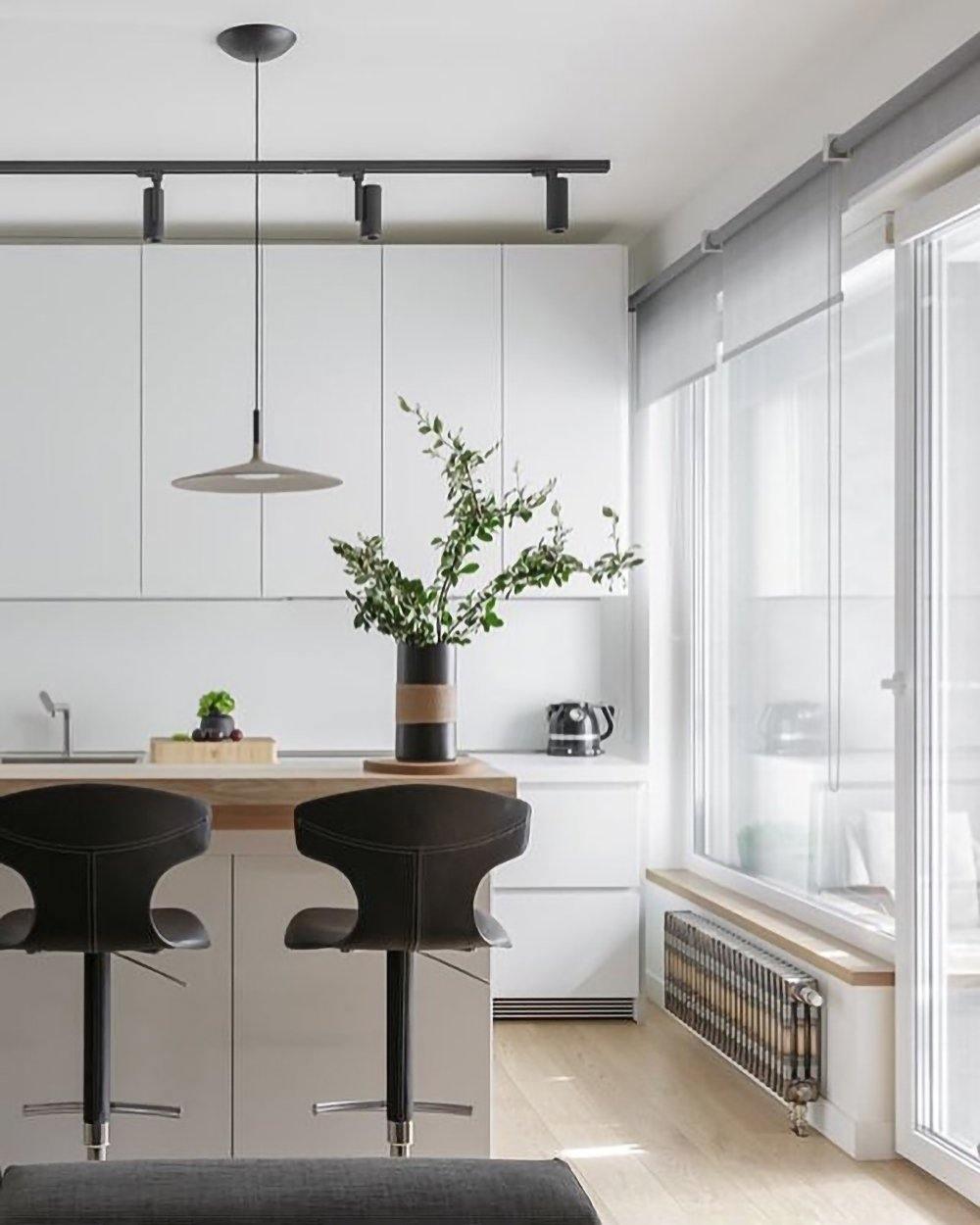 Modern Industrial Aluminum Pendant Light with Focused LED Illumination for Indoor Spaces