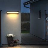 Modern IP54 Waterproof Linear LED Outdoor Wall Sconce Stainless Steel Lighting for Garden Villa