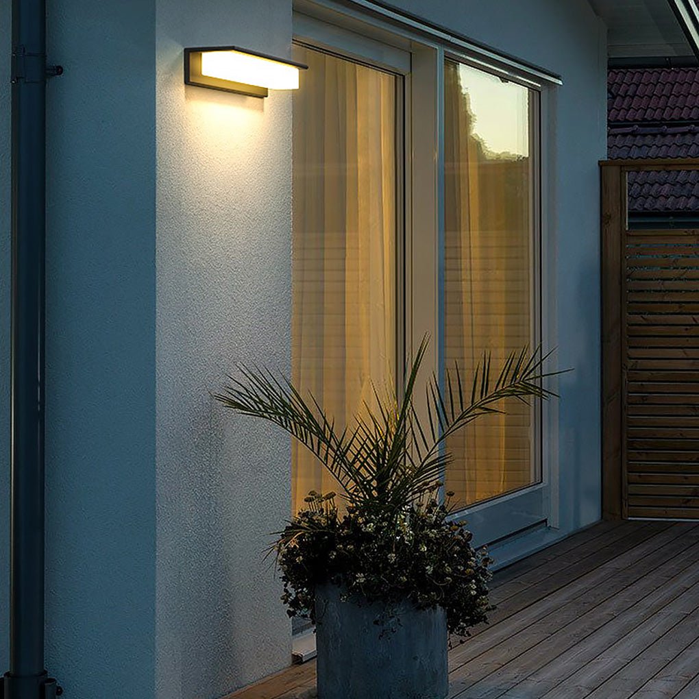 Modern IP54 Waterproof Linear LED Outdoor Wall Sconce Stainless Steel Lighting for Garden Villa