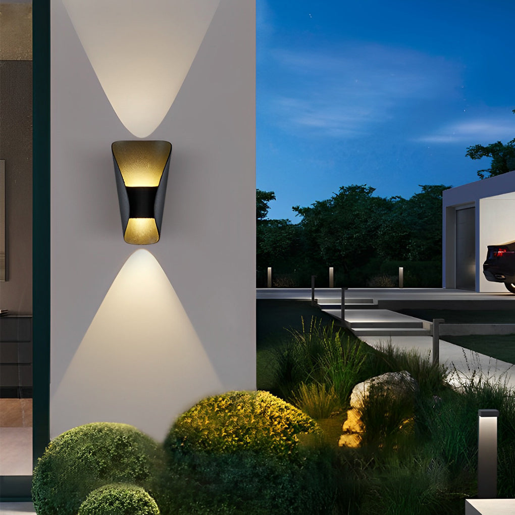 Modern IP65 Waterproof LED Up and Down Outdoor Wall Sconce for Garden and Porch Lighting