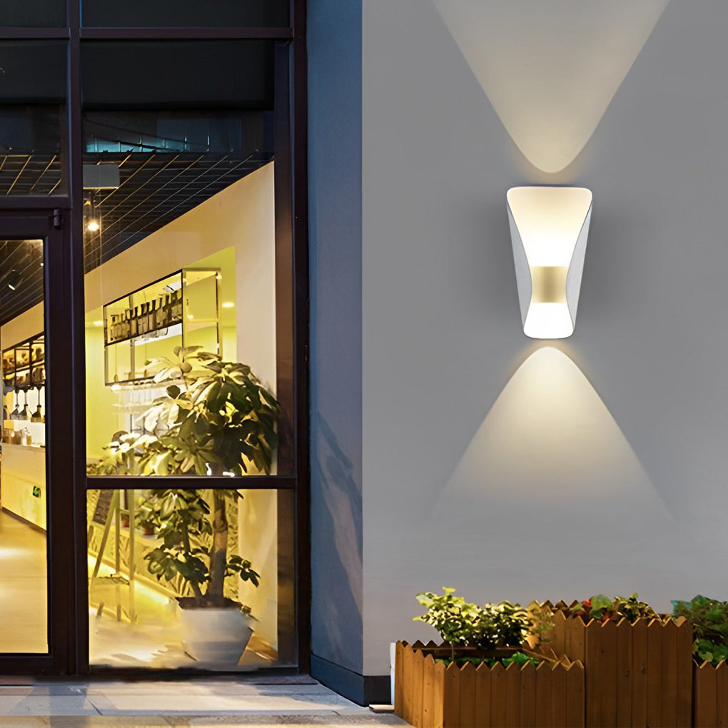 Modern IP65 Waterproof LED Up and Down Outdoor Wall Sconce for Garden and Porch Lighting