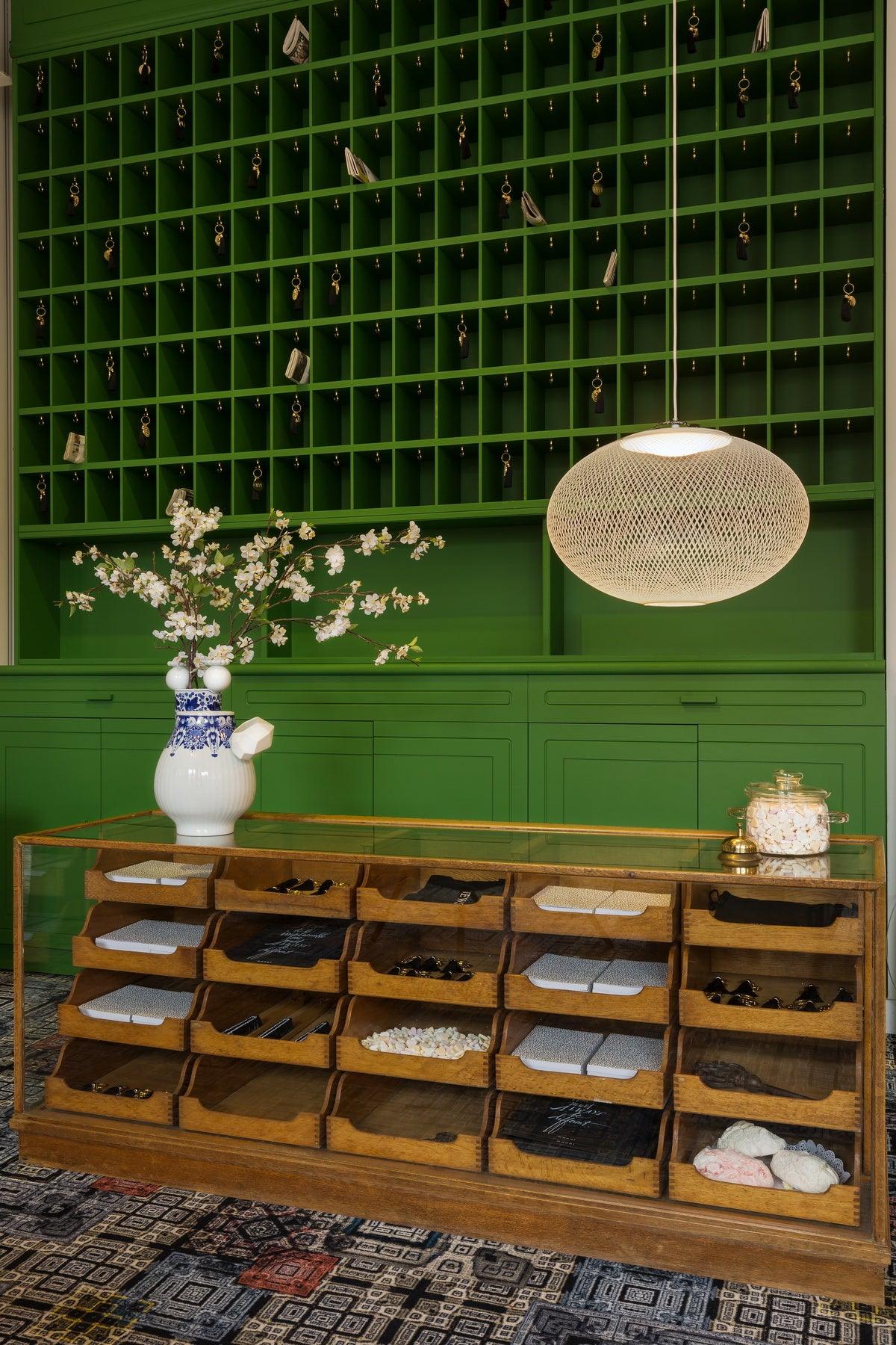 Modern Latticed Metal Mesh Pendant Light with Integrated LED for Living Room and Dining Areas