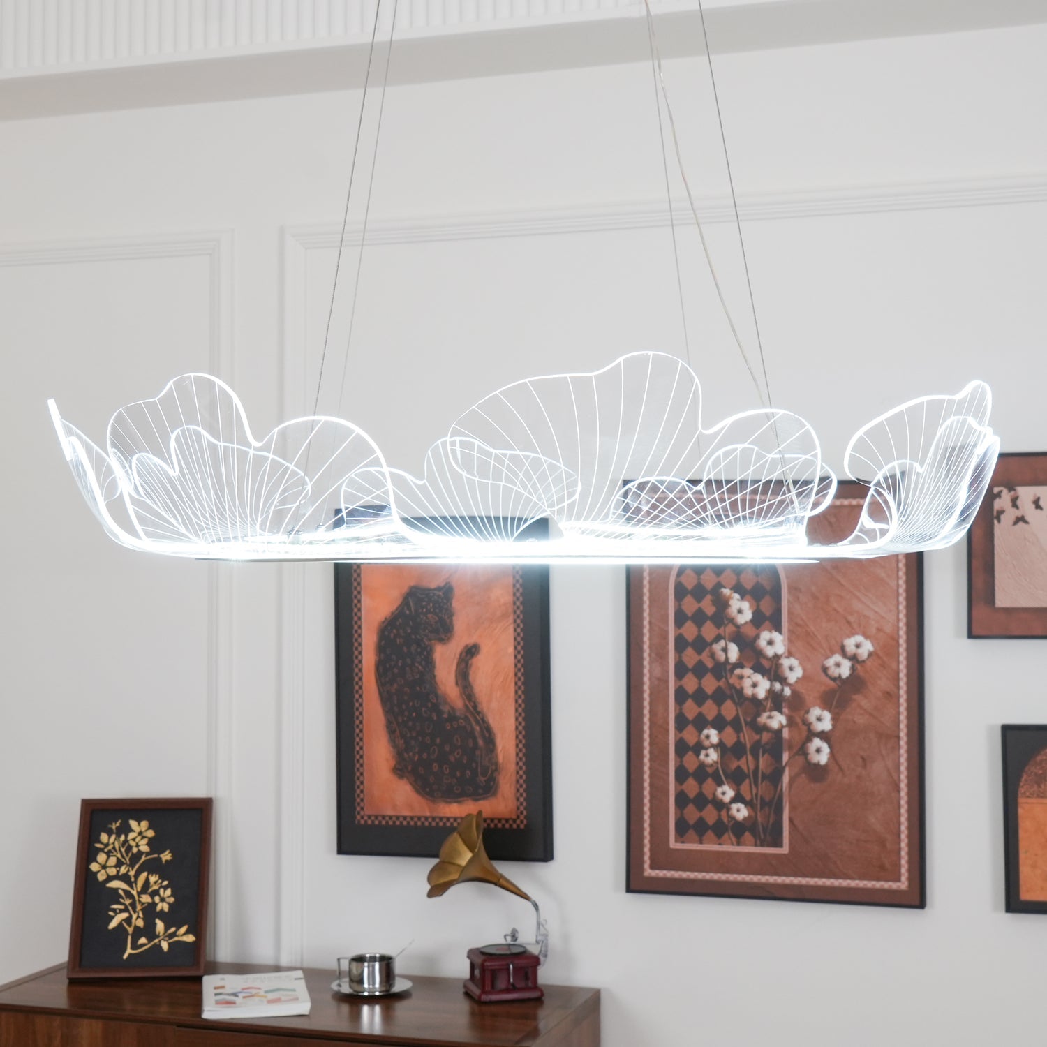 Modern Leaf Shaped LED Chandelier Gold Scallop Edge Pendant Lighting for Living Room