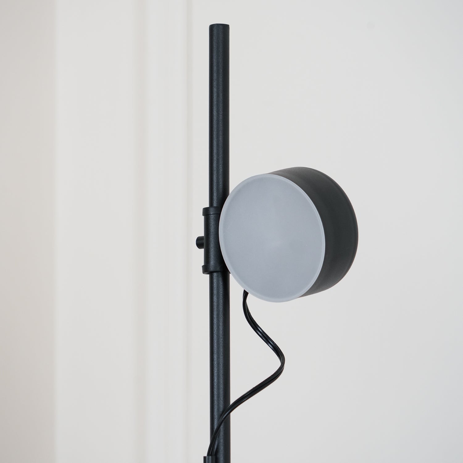 modern-led-magnetic-modular-floor-lamp-with-adjustable-lighting-units-for-artful-decor