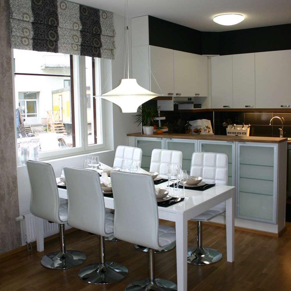 Modern Lokki Disc Pendant Lamp with White Acrylic Shade and Adjustable Suspension