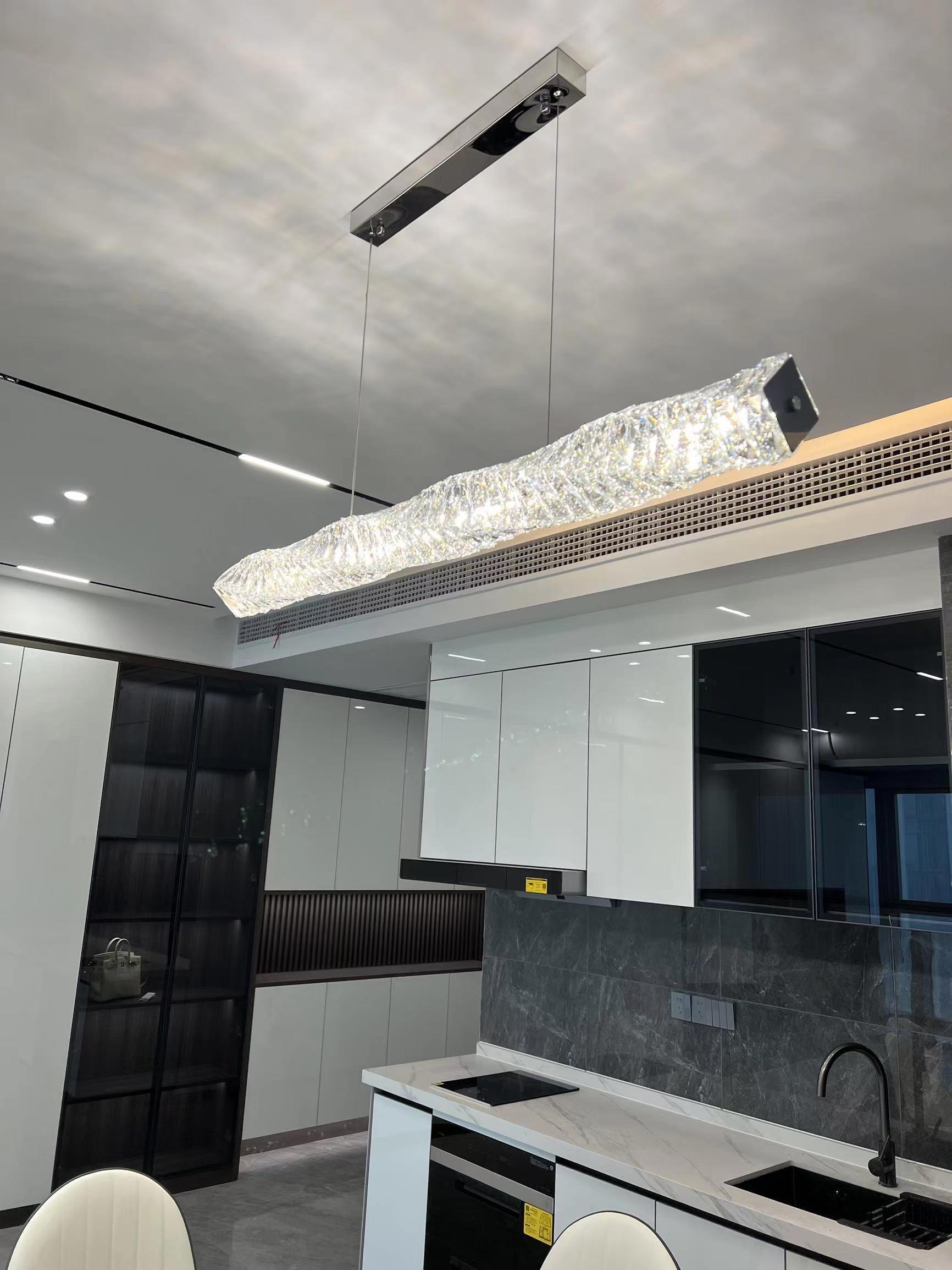 Modern Luxury Linear K9 Crystal LED Pendant Light for Kitchen Island and Dining Room