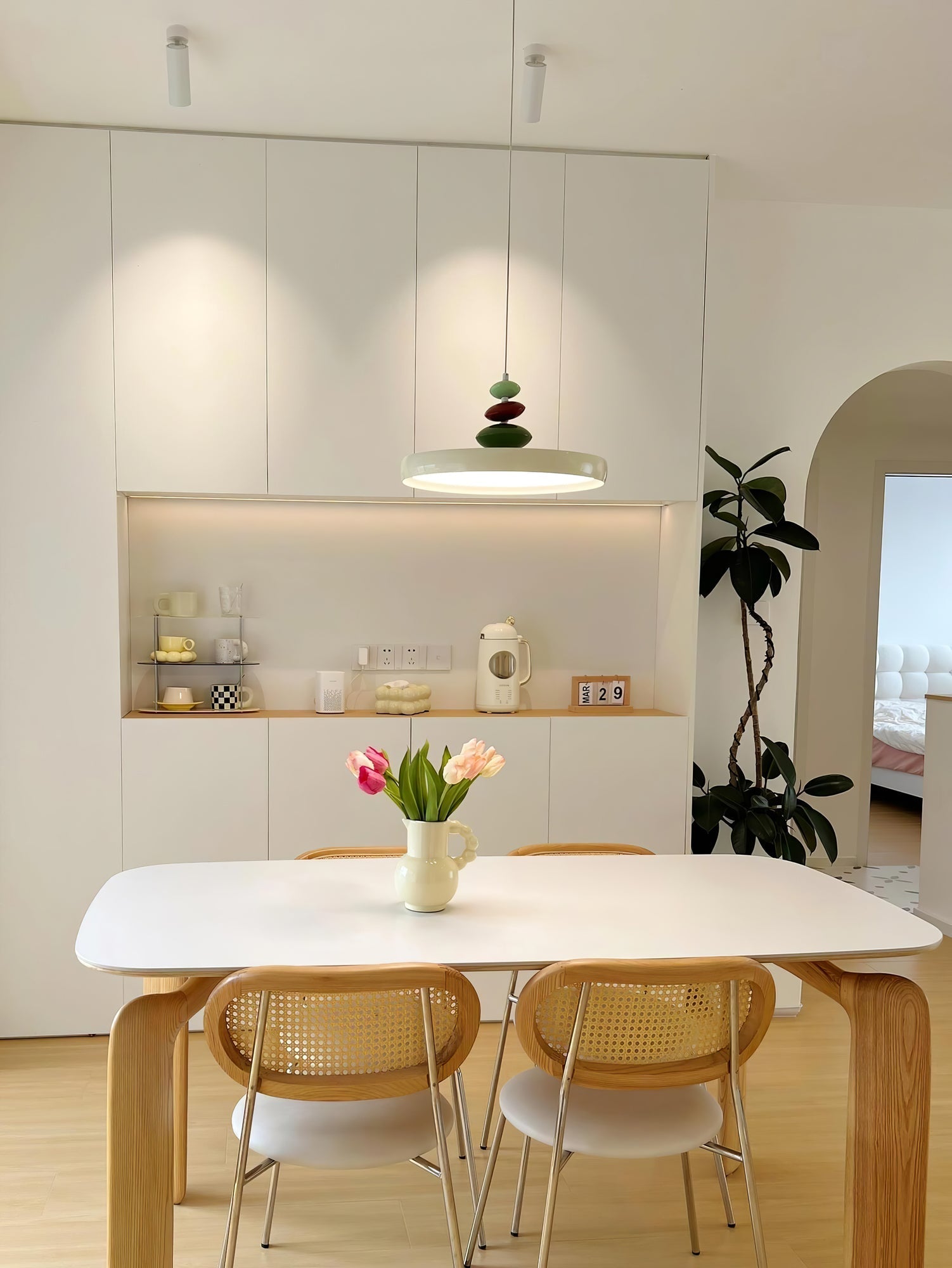 Modern Minimalist Geometric LED Pendant Light with Balanced Circular Frame Design