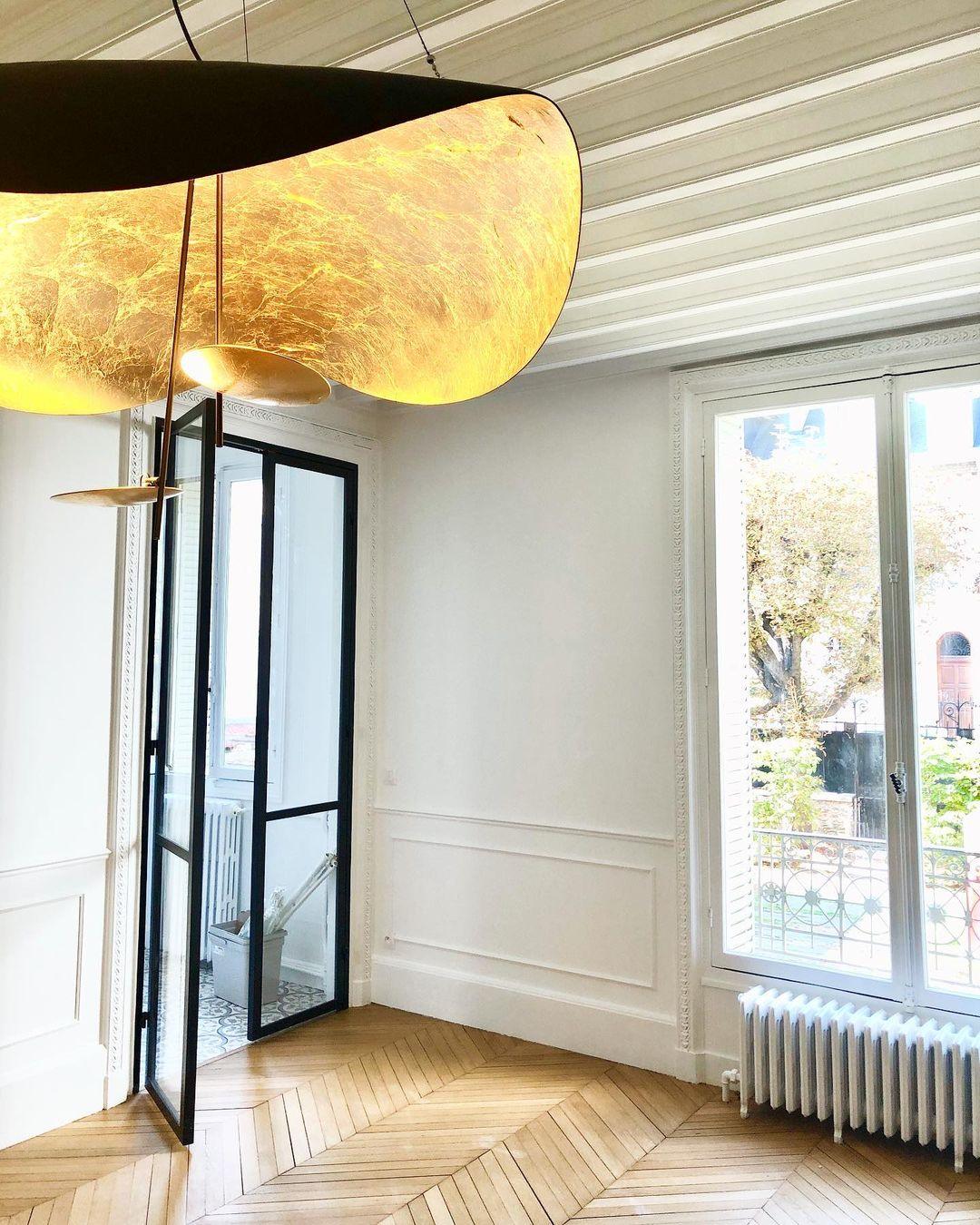 Modern Minimalist Giorgio Curving Disc LED Pendant Light with Adjustable Hanging Height