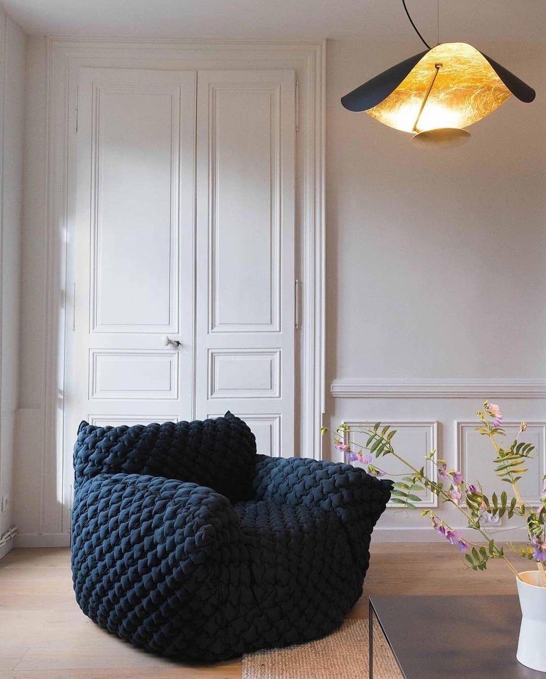Modern Minimalist Giorgio Curving Disc LED Pendant Light with Adjustable Hanging Height