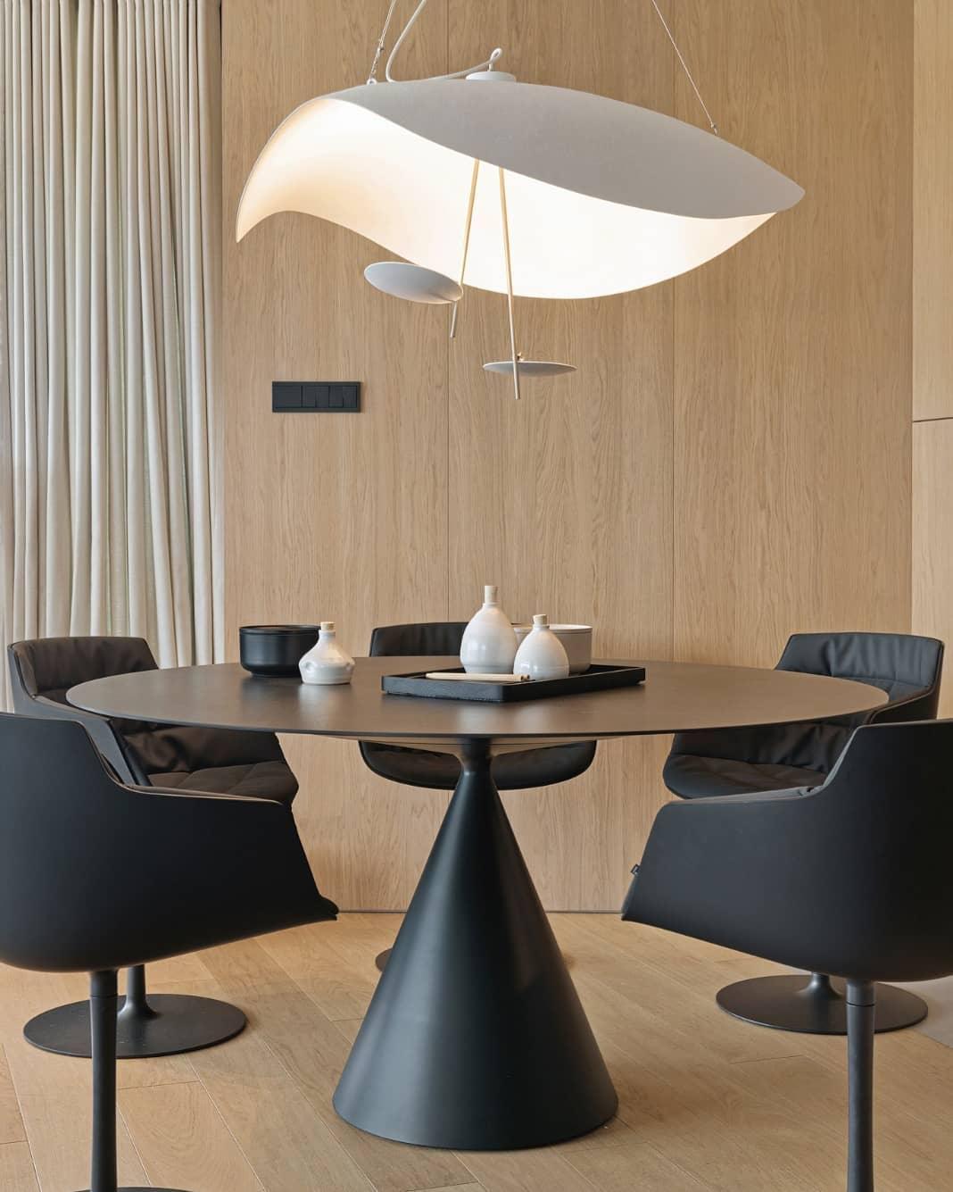 Modern Minimalist Giorgio Curving Disc LED Pendant Light with Adjustable Hanging Height