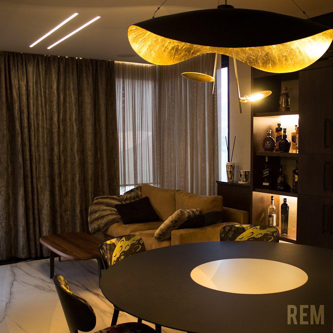 Modern Minimalist Giorgio Curving Disc LED Pendant Light with Adjustable Hanging Height