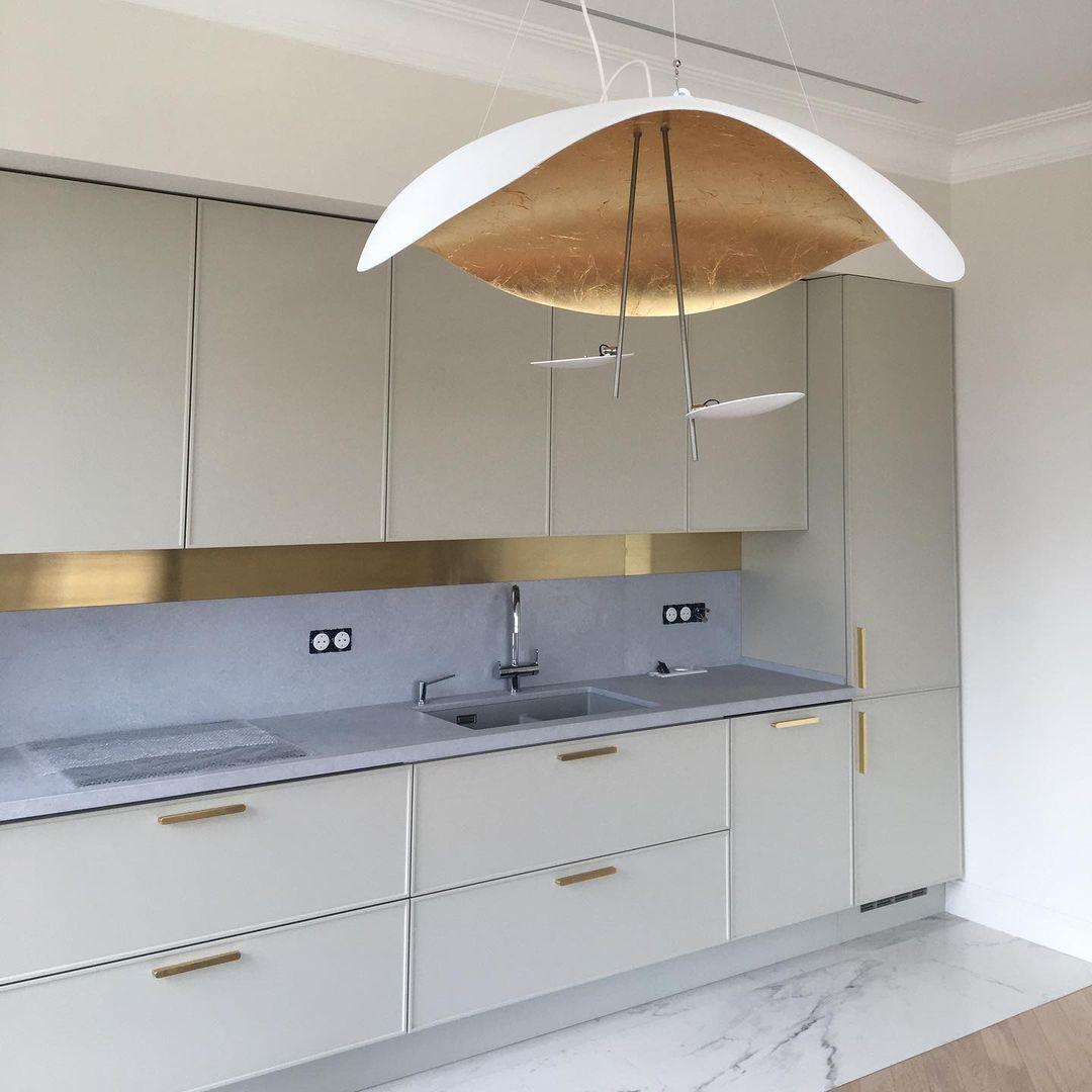 Modern Minimalist Giorgio Curving Disc LED Pendant Light with Adjustable Hanging Height