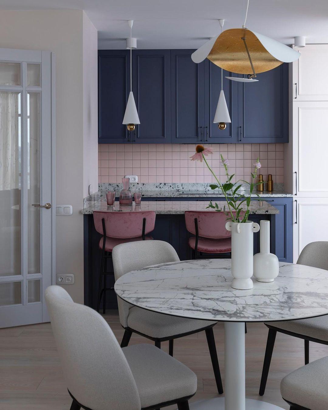 Modern Minimalist Giorgio Curving Disc LED Pendant Light with Adjustable Hanging Height