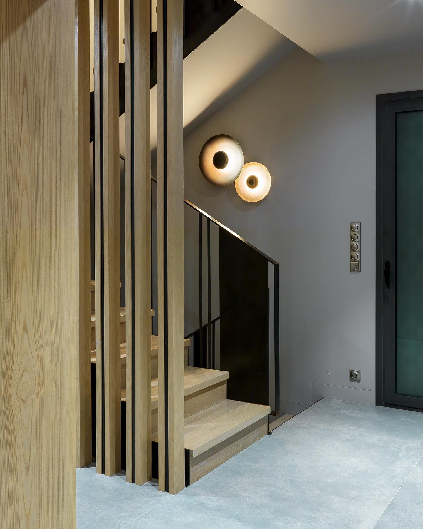 Modern Minimalist Round Metal Disc LED Wall Sconce for Indirect Interior Lighting