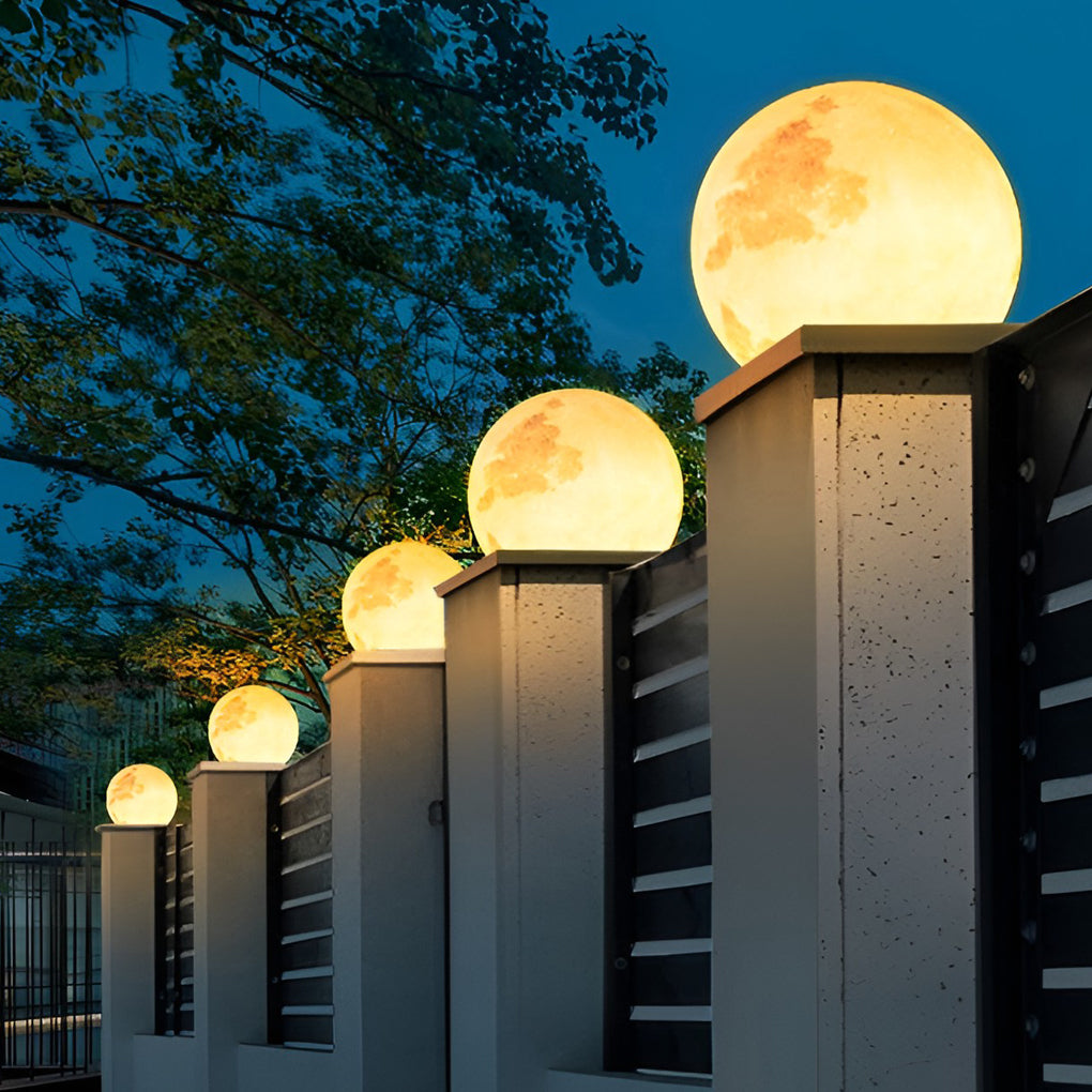 Modern Moon Shaped LED Outdoor Pillar Light Waterproof Solar Post Lamp for Yard