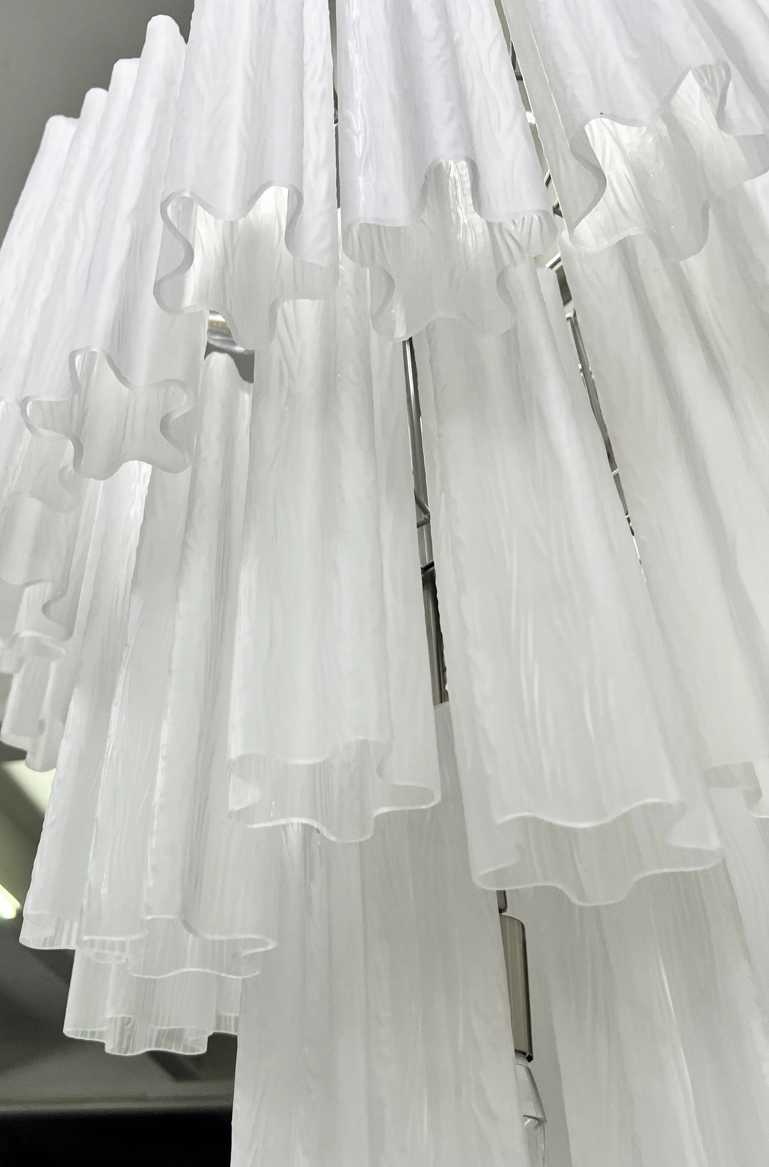 modern-murano-glass-star-tube-chandelier-elegant-white-handcrafted-pendant-light