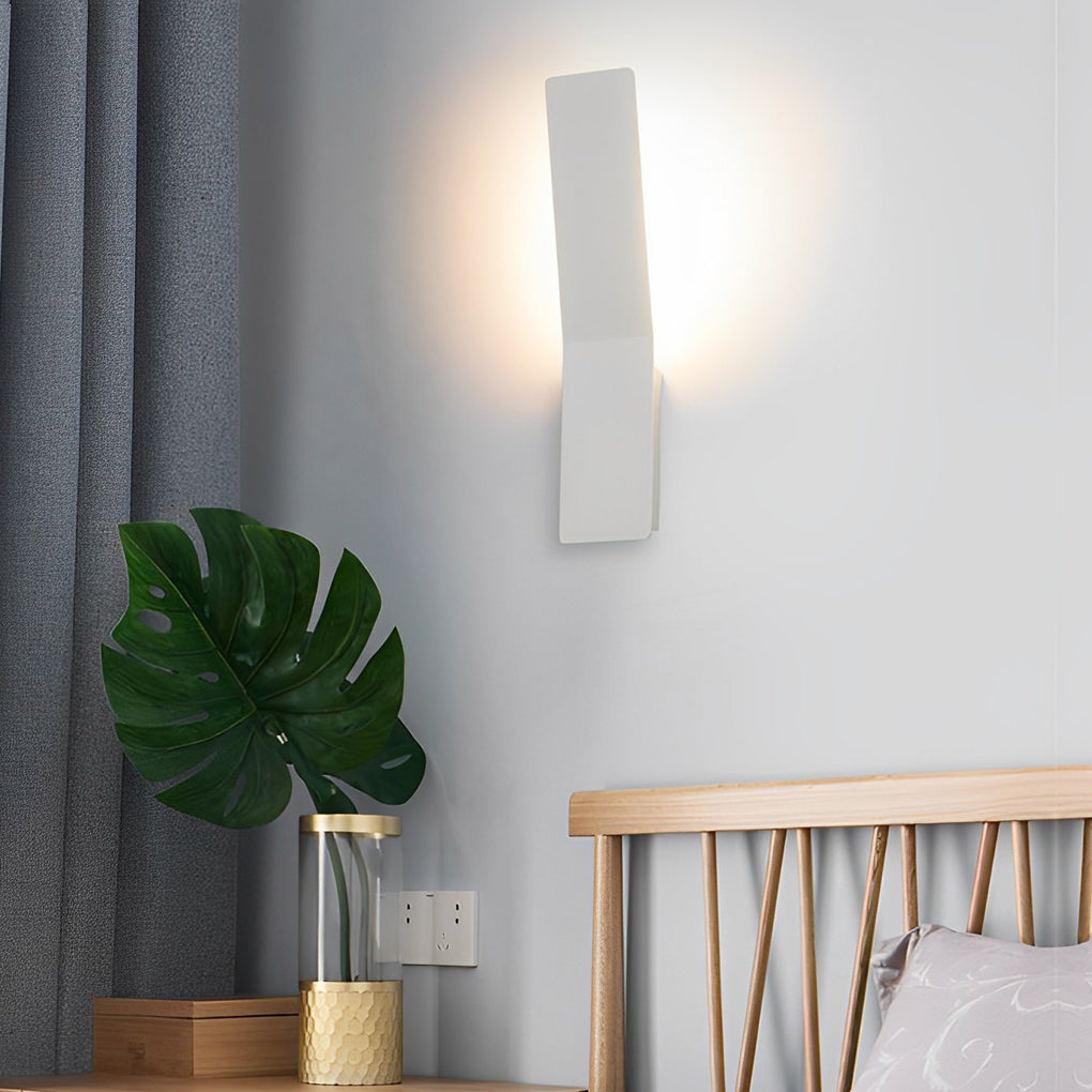 Modern Nordic LED Wall Sconce Minimalist Aluminum Indoor Lighting Fixture for Bedroom and Living Room