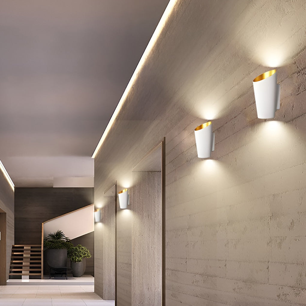 Modern Nordic Waterproof 10W LED Cylindrical Up and Down Outdoor Wall Sconce for Porch and Garden