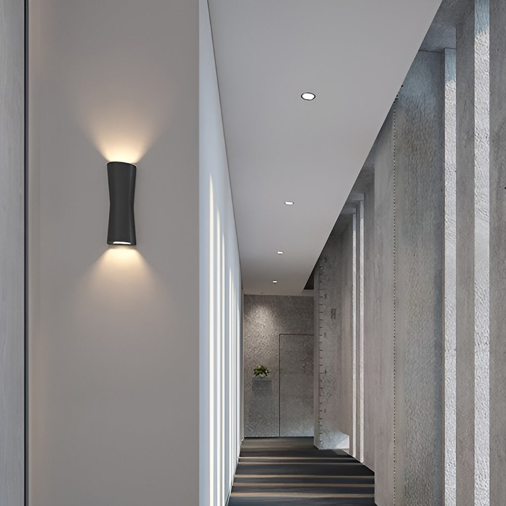 Modern Outdoor Waterproof LED Up and Down Wall Lamp for Porch and Garden Lighting