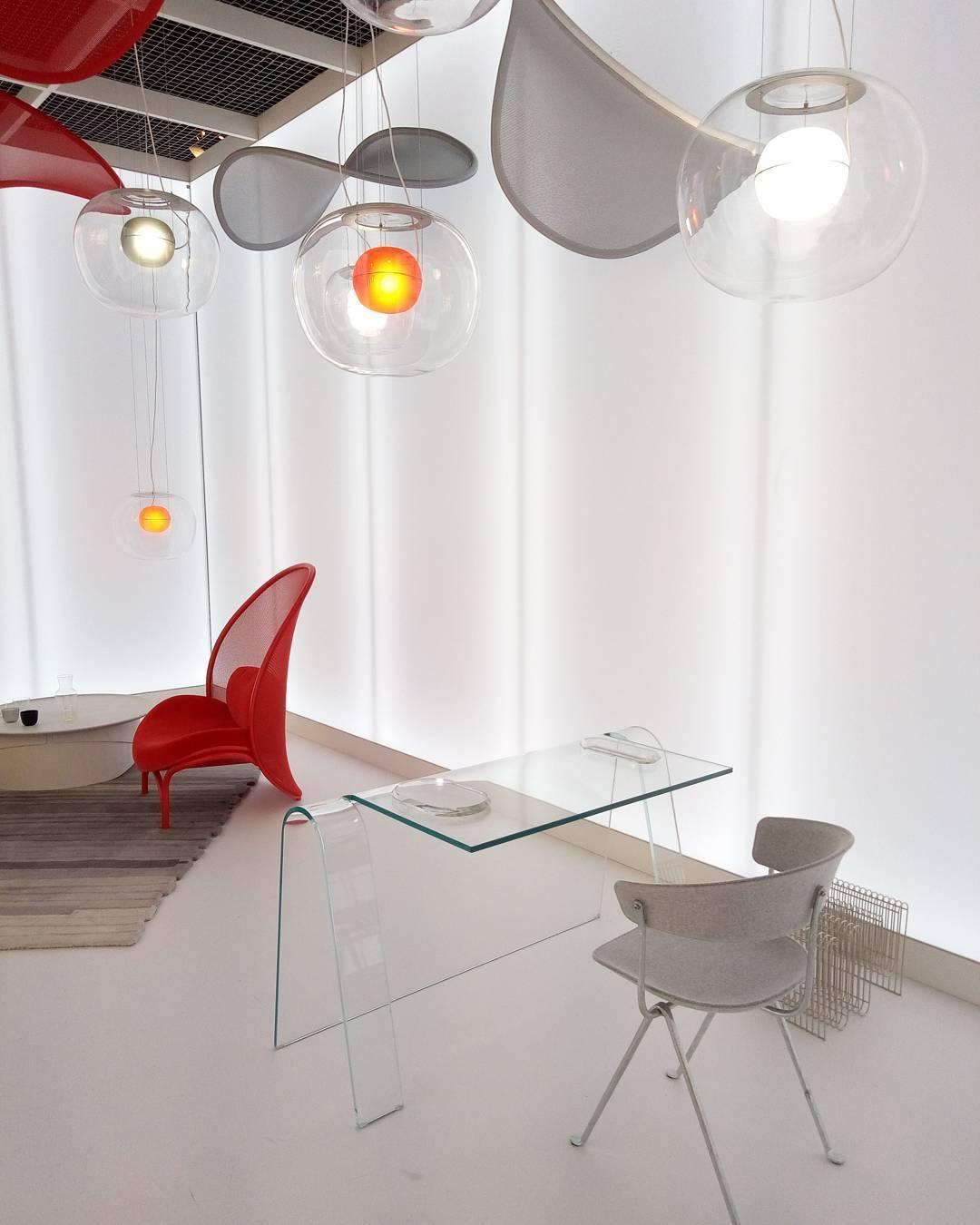 modern-pearl-sphere-pendant-lamp-with-matte-inner-core-and-clear-glass-shade
