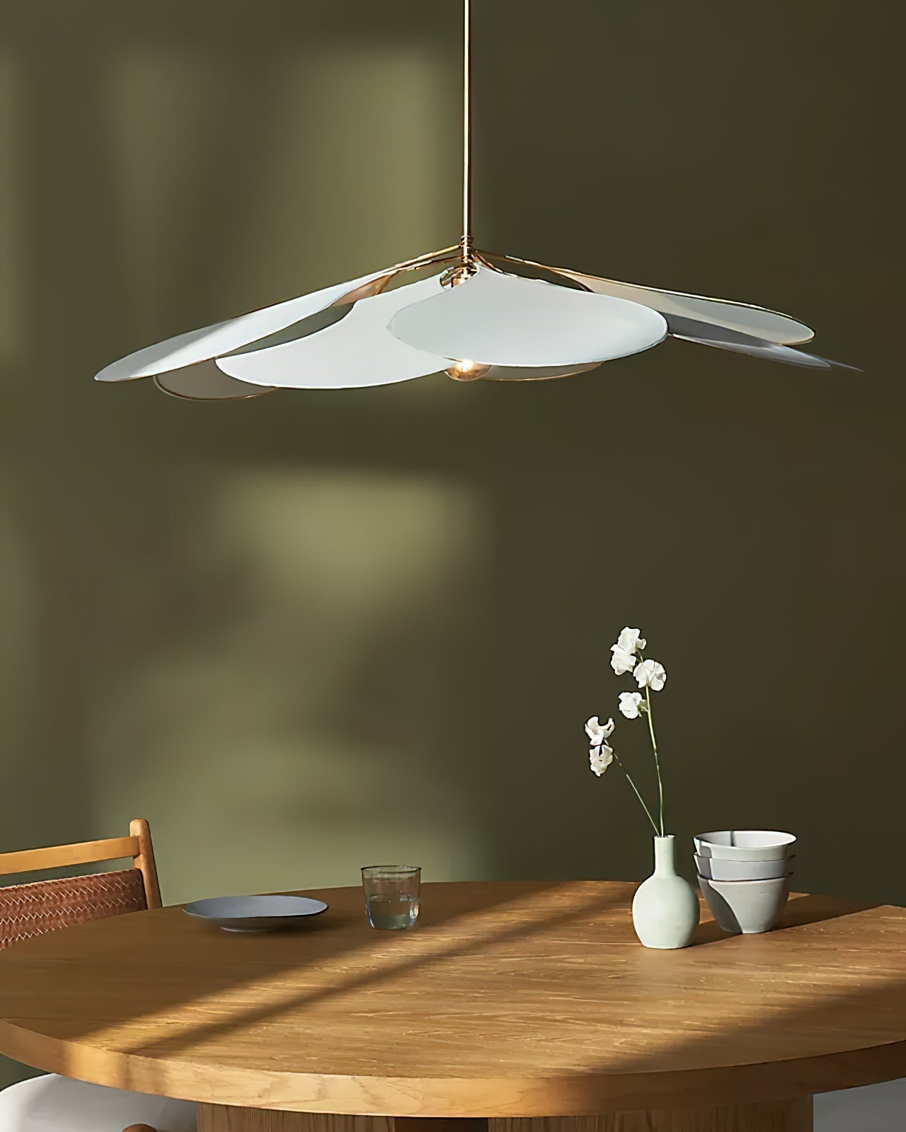Modern Petals Fabric Pendant Light Floral Design Hanging Gold Ceiling Lamp for Elegant Interior Decor