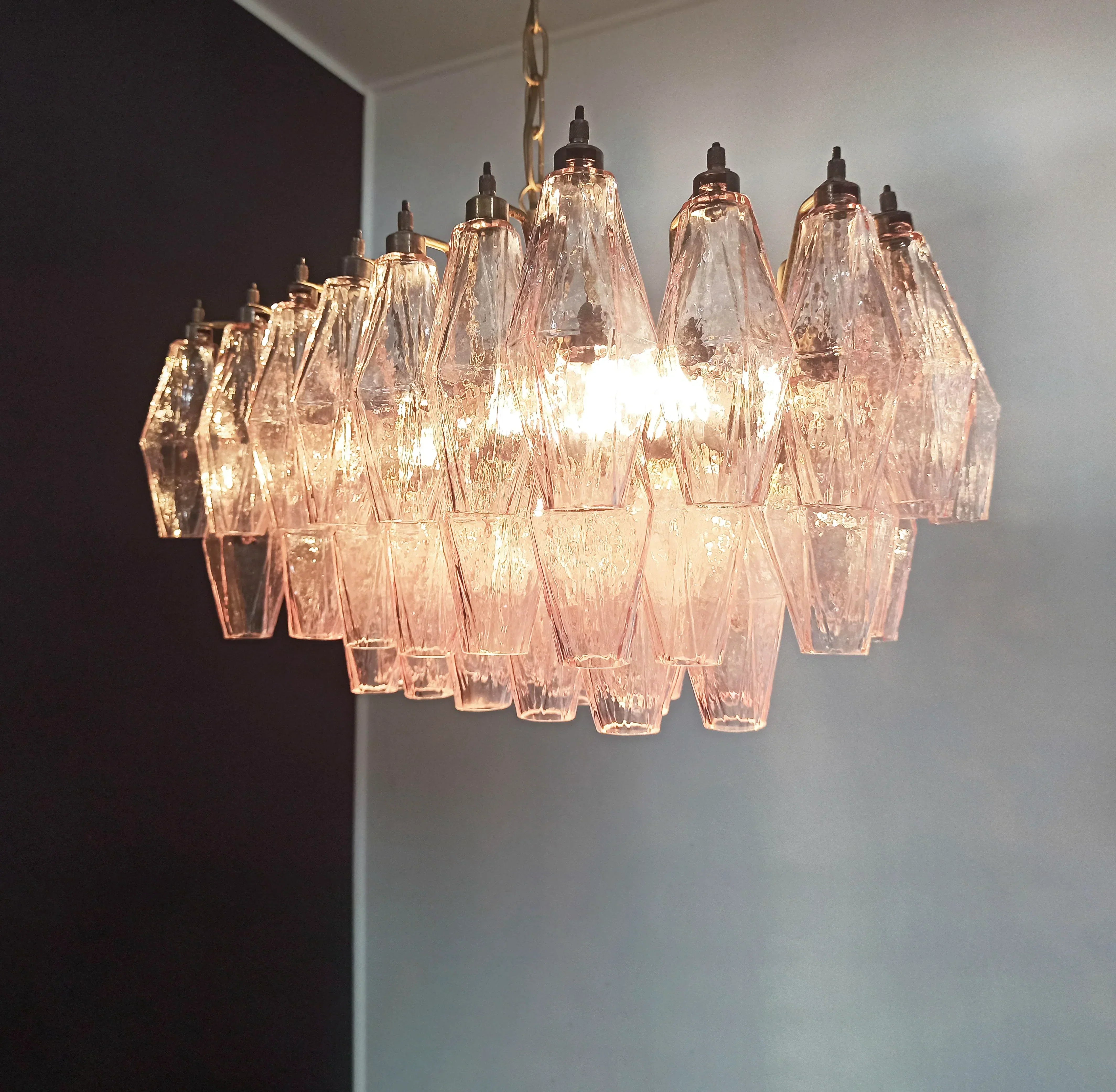 modern-poliedri-murano-pink-glass-chandelier-luxury-mid-century-ceiling-fixture