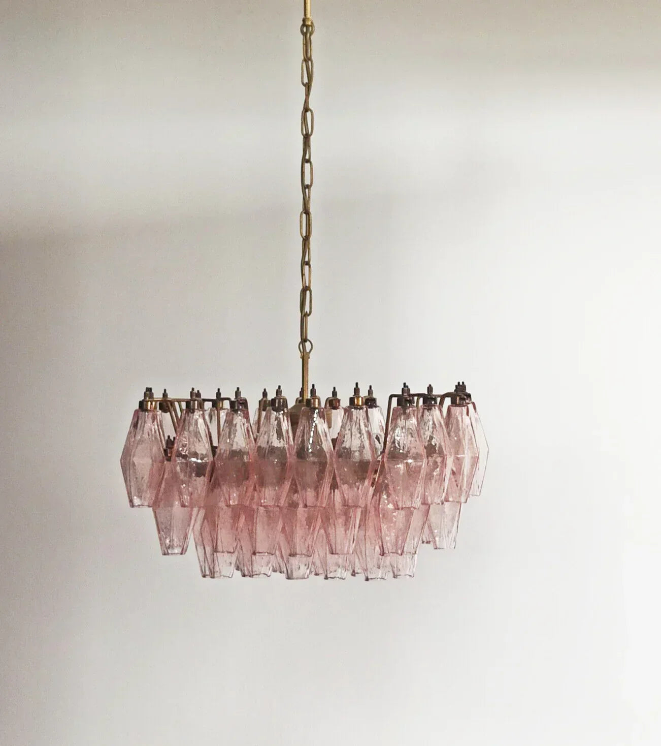 modern-poliedri-murano-pink-glass-chandelier-luxury-mid-century-ceiling-fixture