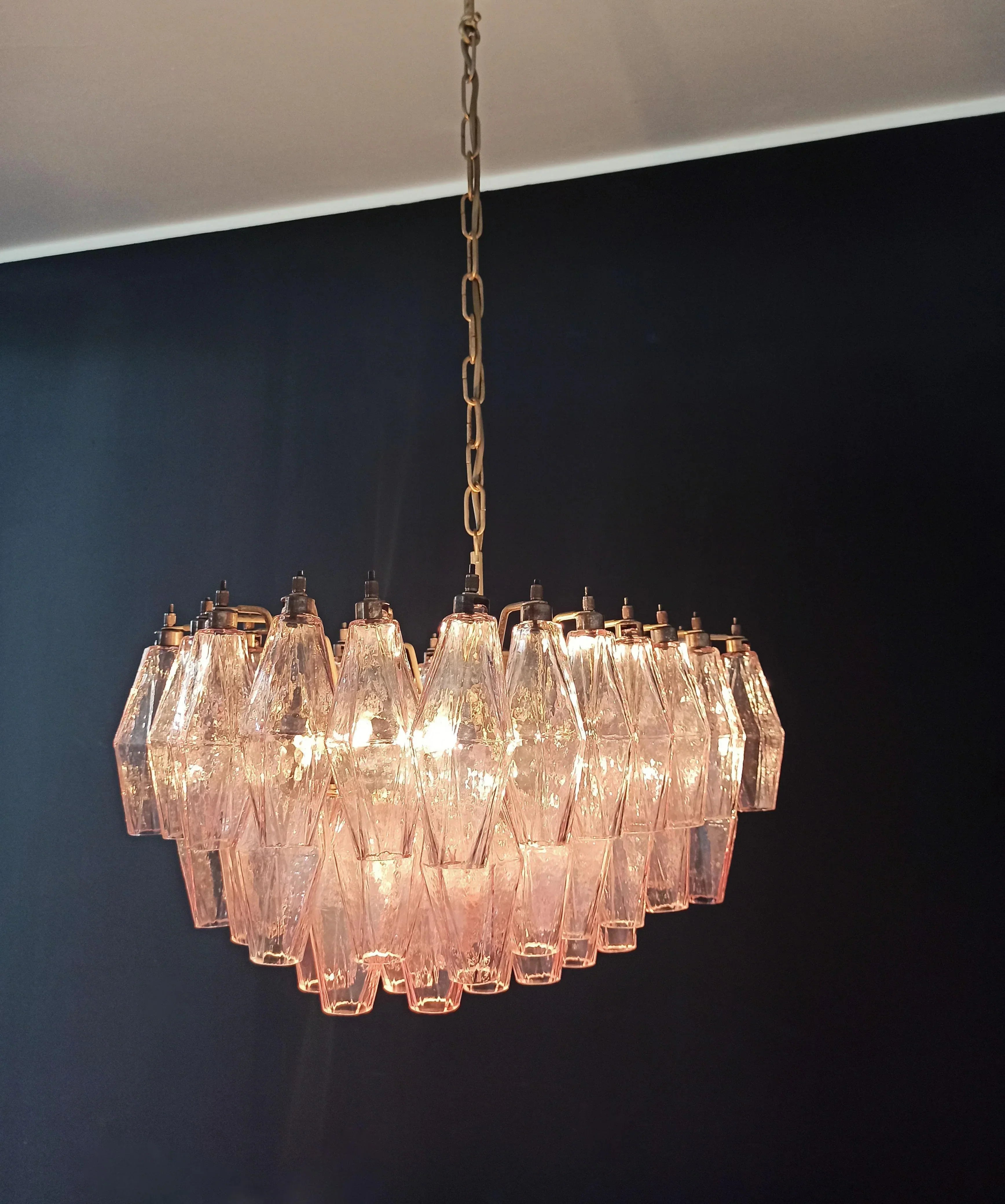 modern-poliedri-murano-pink-glass-chandelier-luxury-mid-century-ceiling-fixture