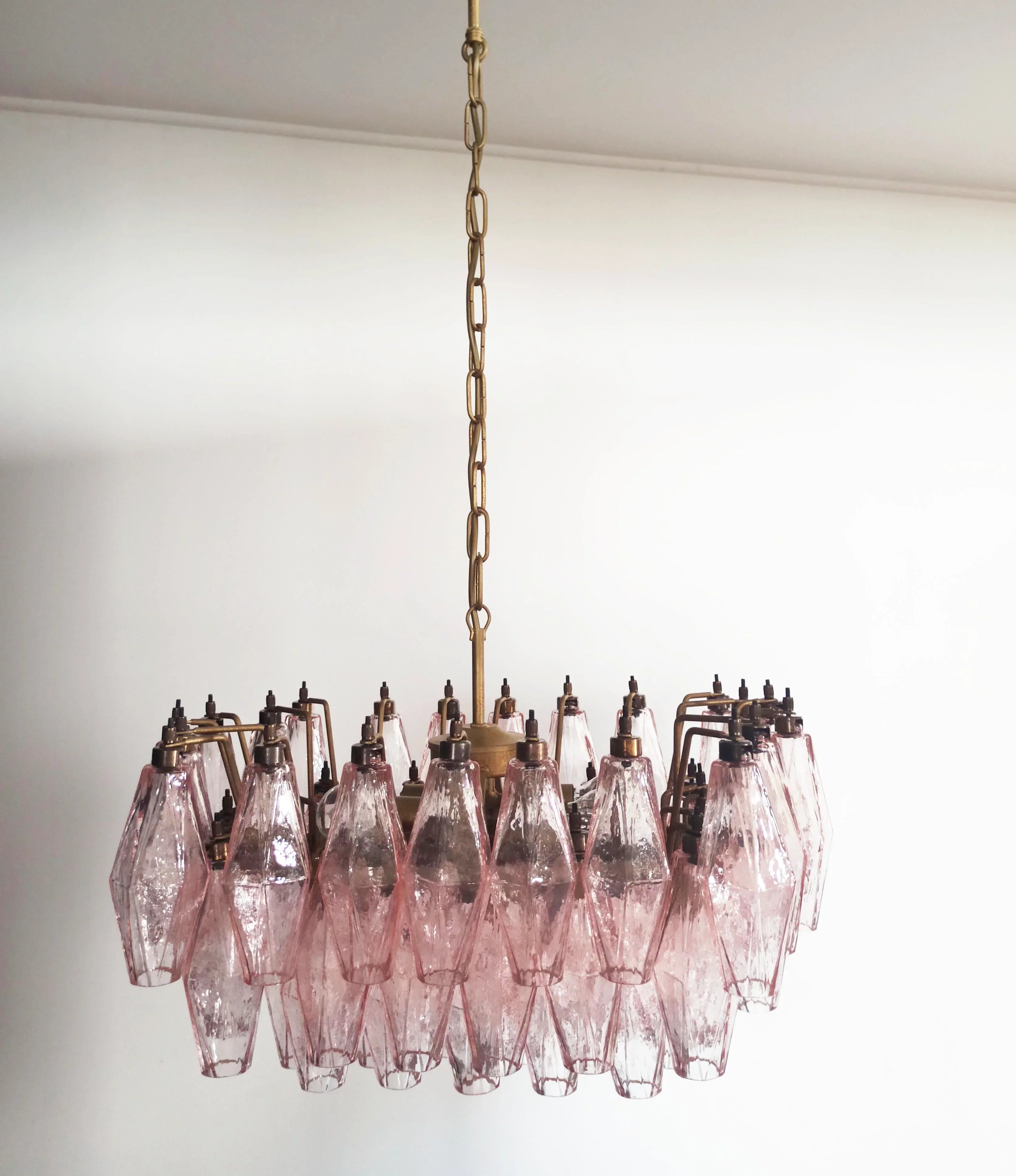modern-poliedri-murano-pink-glass-chandelier-luxury-mid-century-ceiling-fixture