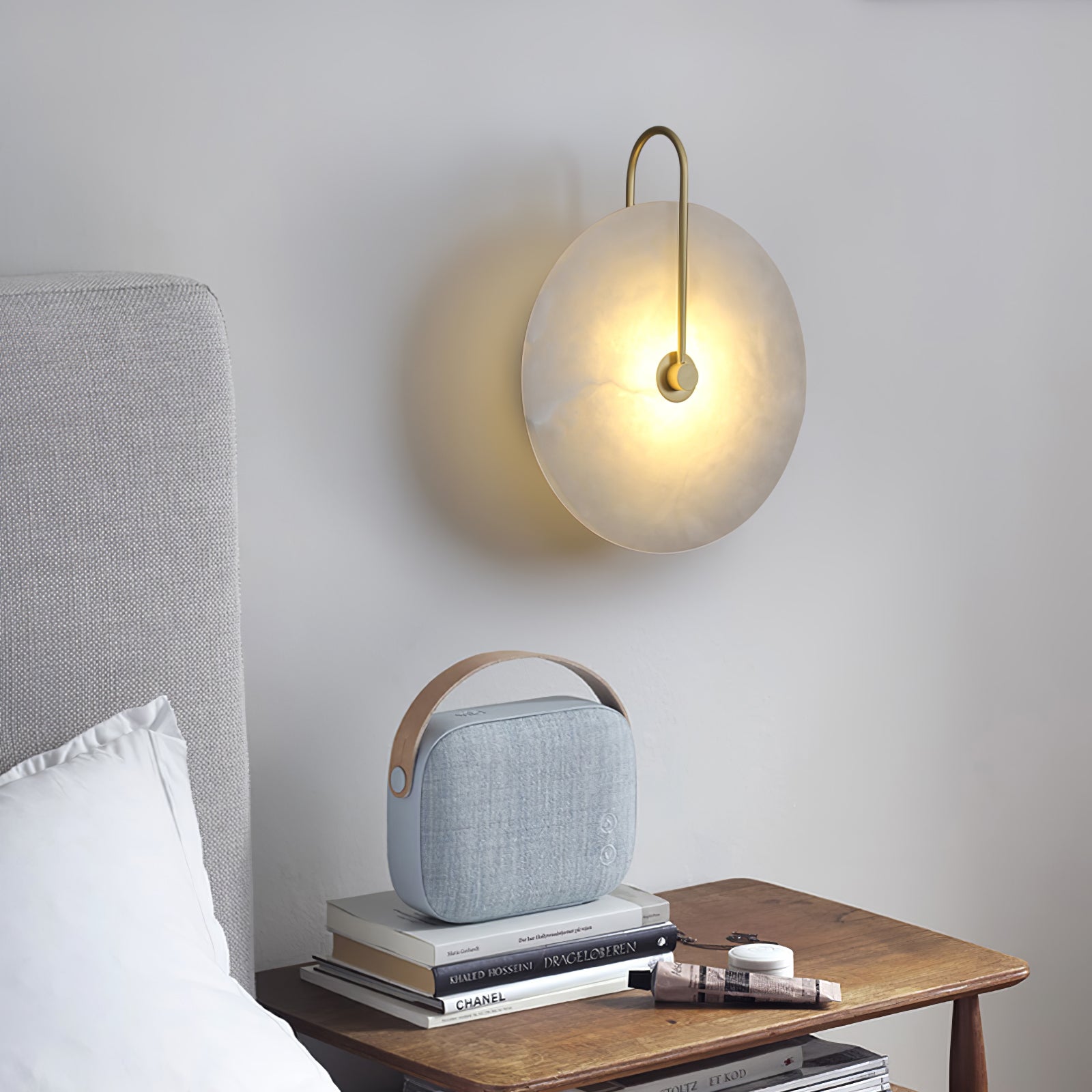 Modern Round Alabaster LED Wall Sconce Elegant Stone Wall Lamp for Interior Living Spaces