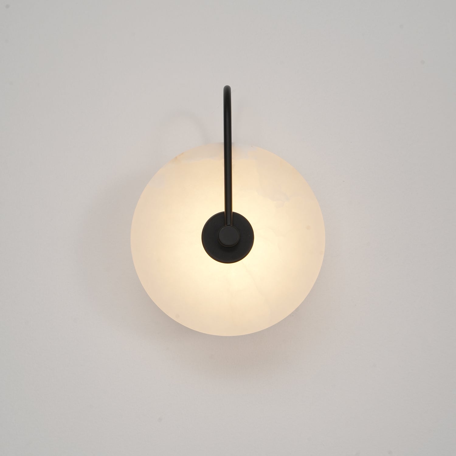 Modern Round Alabaster LED Wall Sconce Elegant Stone Wall Lamp for Interior Living Spaces