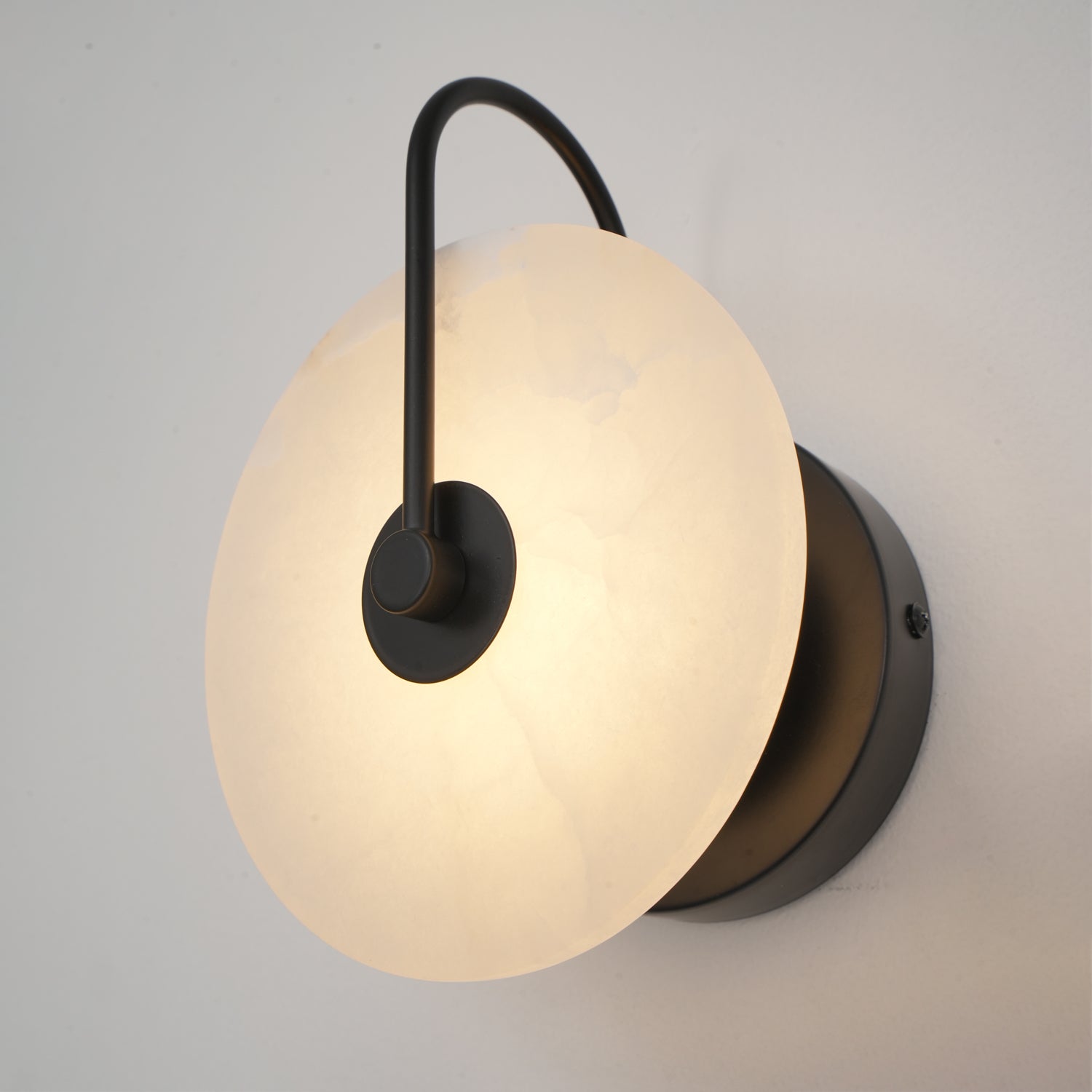 Modern Round Alabaster LED Wall Sconce Elegant Stone Wall Lamp for Interior Living Spaces