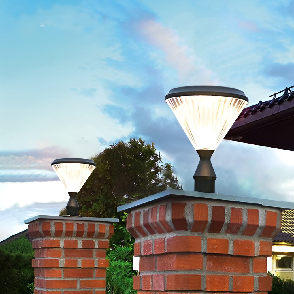 Modern Round Black Solar Post Cap Light Waterproof Outdoor LED Pillar Lantern for Fence Garden