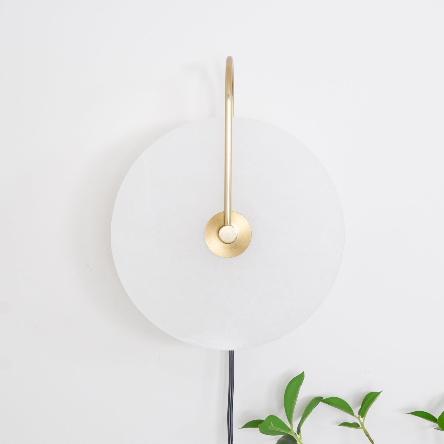 Modern Round Natural Alabaster LED Plug In Wall Sconce Ambient Indoor Lighting Fixture