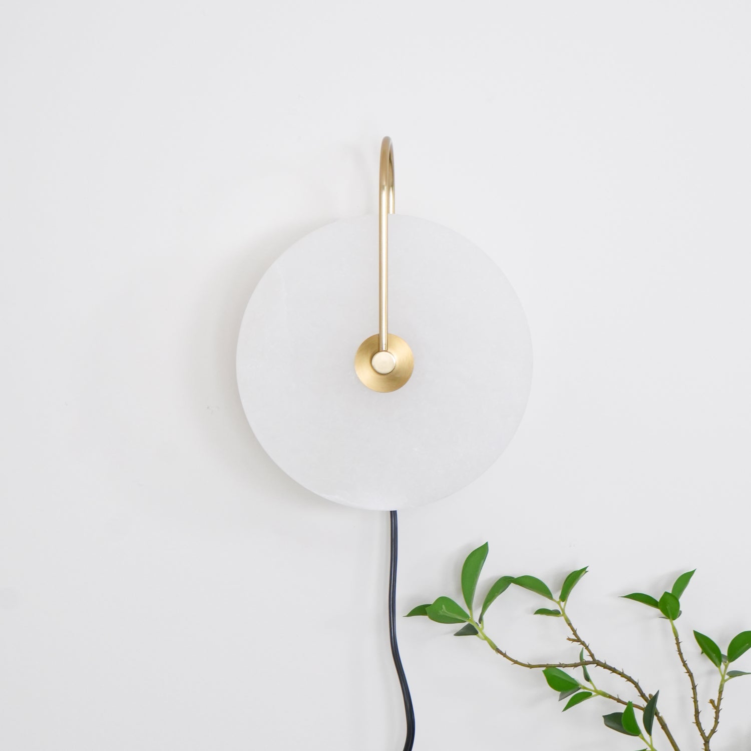 Modern Round Natural Alabaster LED Plug In Wall Sconce Ambient Indoor Lighting Fixture