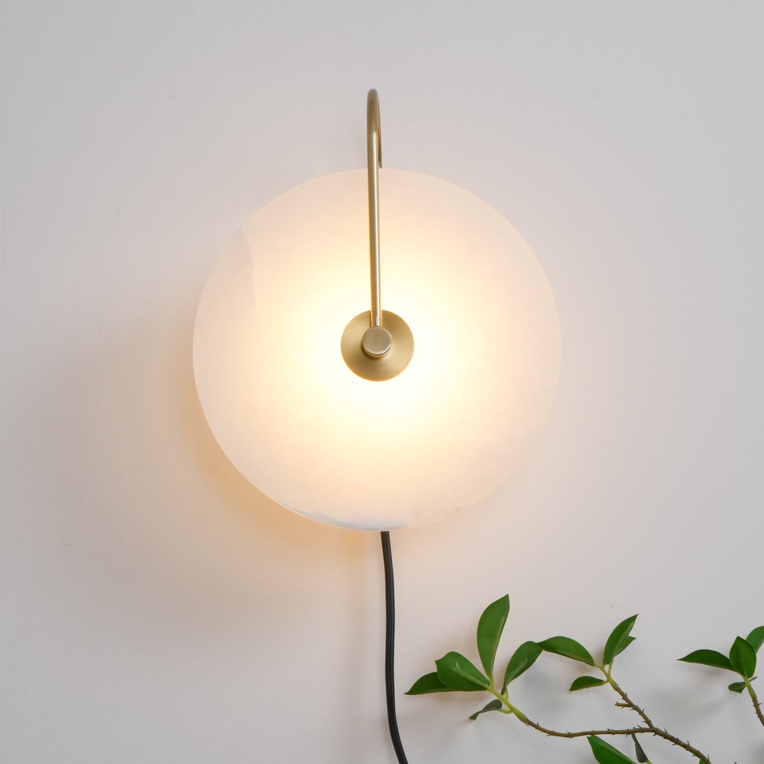 Modern Round Natural Alabaster LED Plug In Wall Sconce Ambient Indoor Lighting Fixture