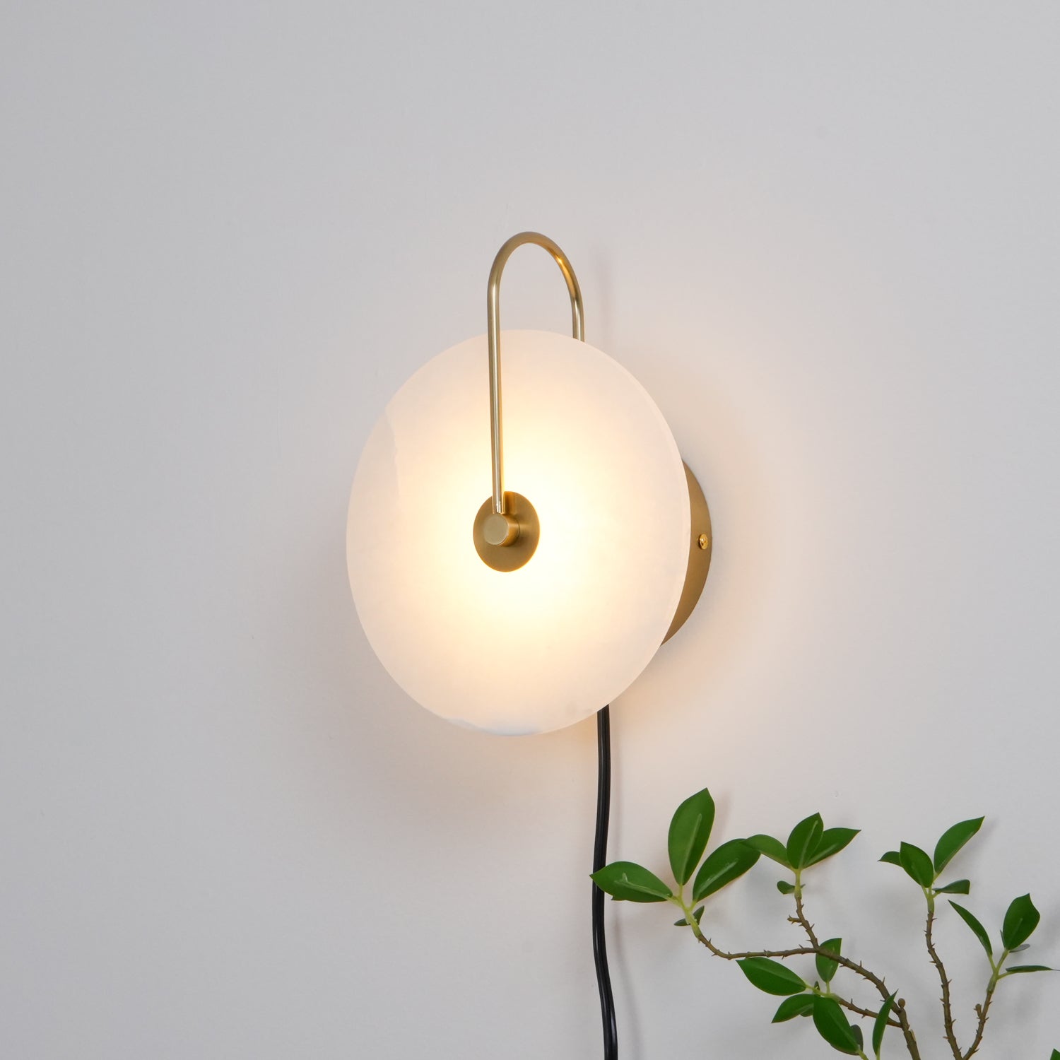 Modern Round Natural Alabaster LED Plug In Wall Sconce Ambient Indoor Lighting Fixture