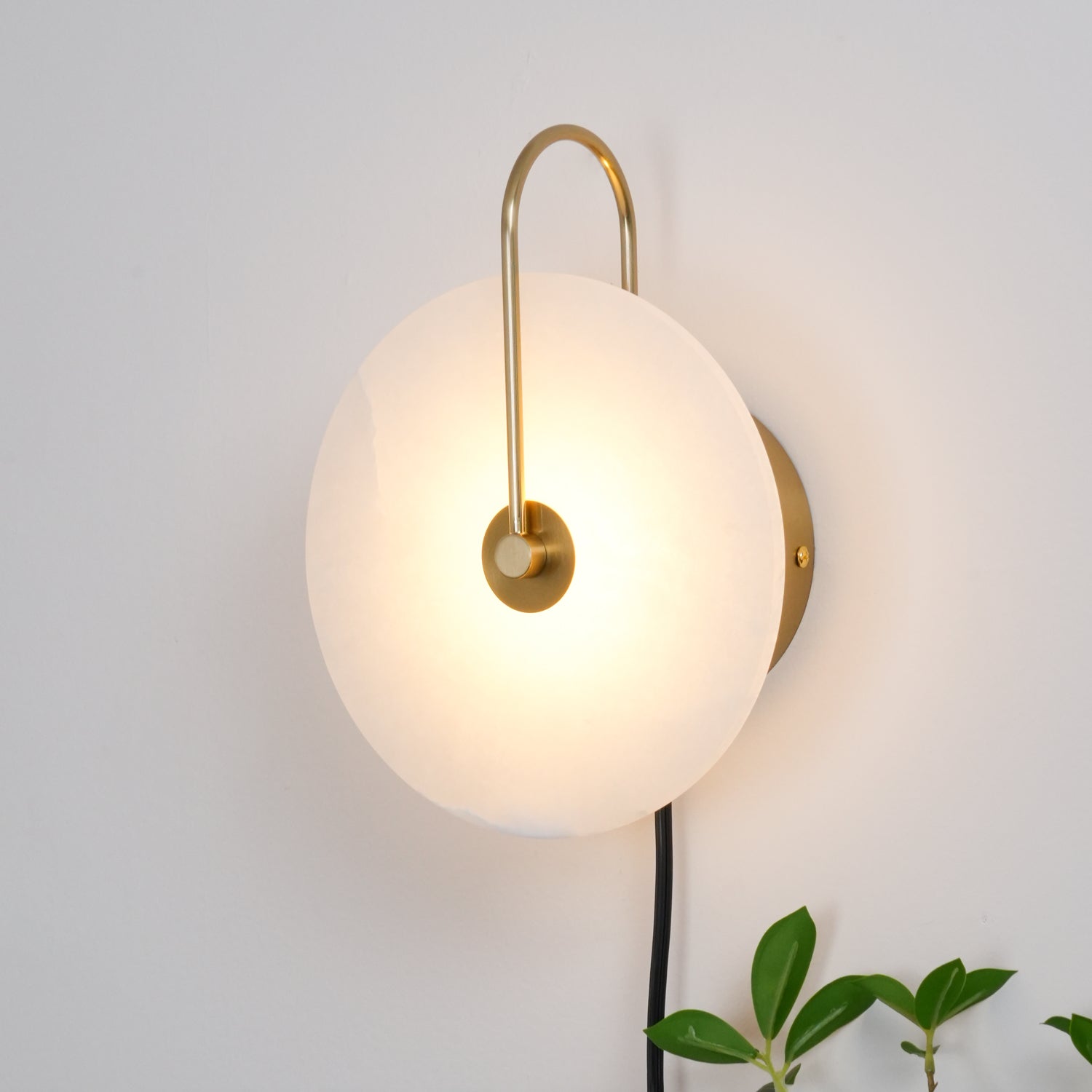 Modern Round Natural Alabaster LED Plug In Wall Sconce Ambient Indoor Lighting Fixture