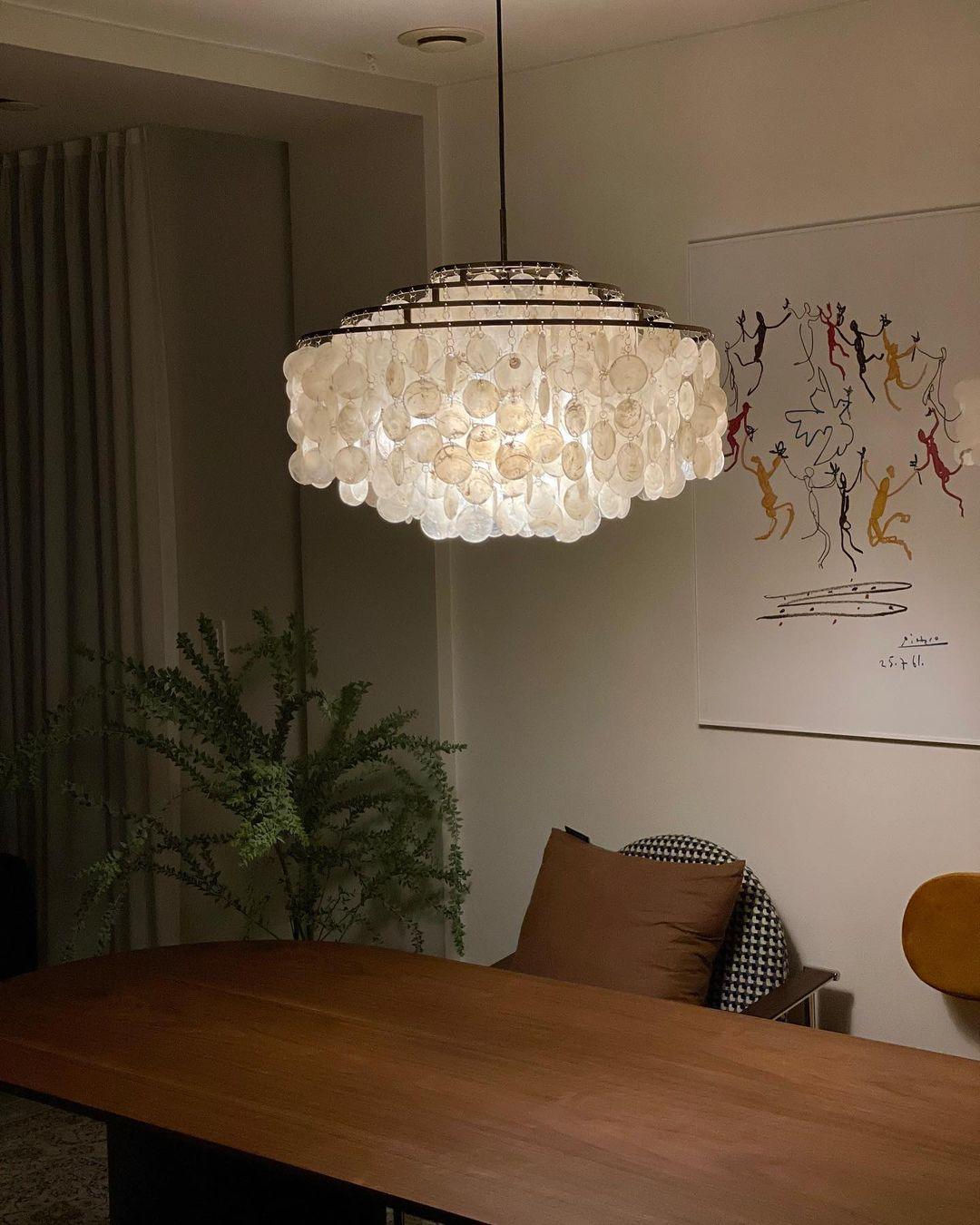 Modern Round Shell Pendant Light Coastal Chandelier for Living Room and Bedroom
