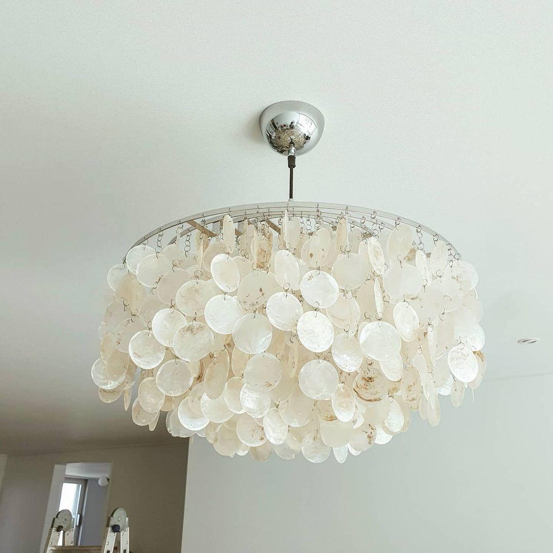 Modern Round Shell Pendant Light Coastal Chandelier for Living Room and Bedroom