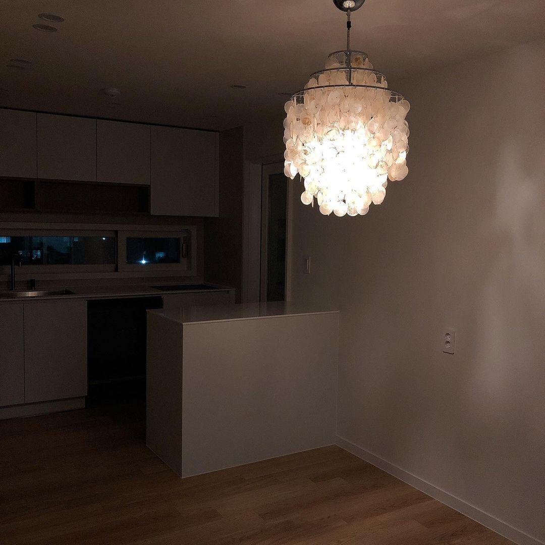 Modern Round Shell Pendant Light Coastal Chandelier for Living Room and Bedroom
