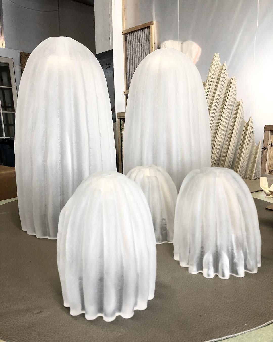 modern-sculptural-glass-cactus-table-lamp-artisanal-resin-decorative-accent-light