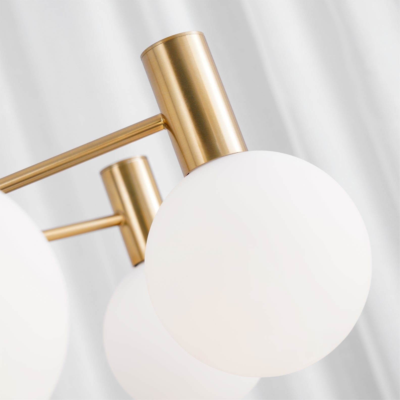 Modern Selva Glass Globe Chandelier Gold Finish Pendant Light for Living Room