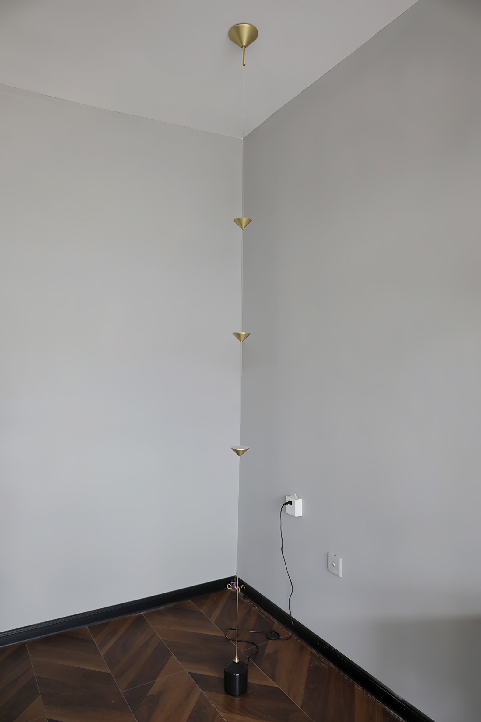 modern-soreluna-led-floor-lamp-with-three-conical-shades-and-height-adjustable-design