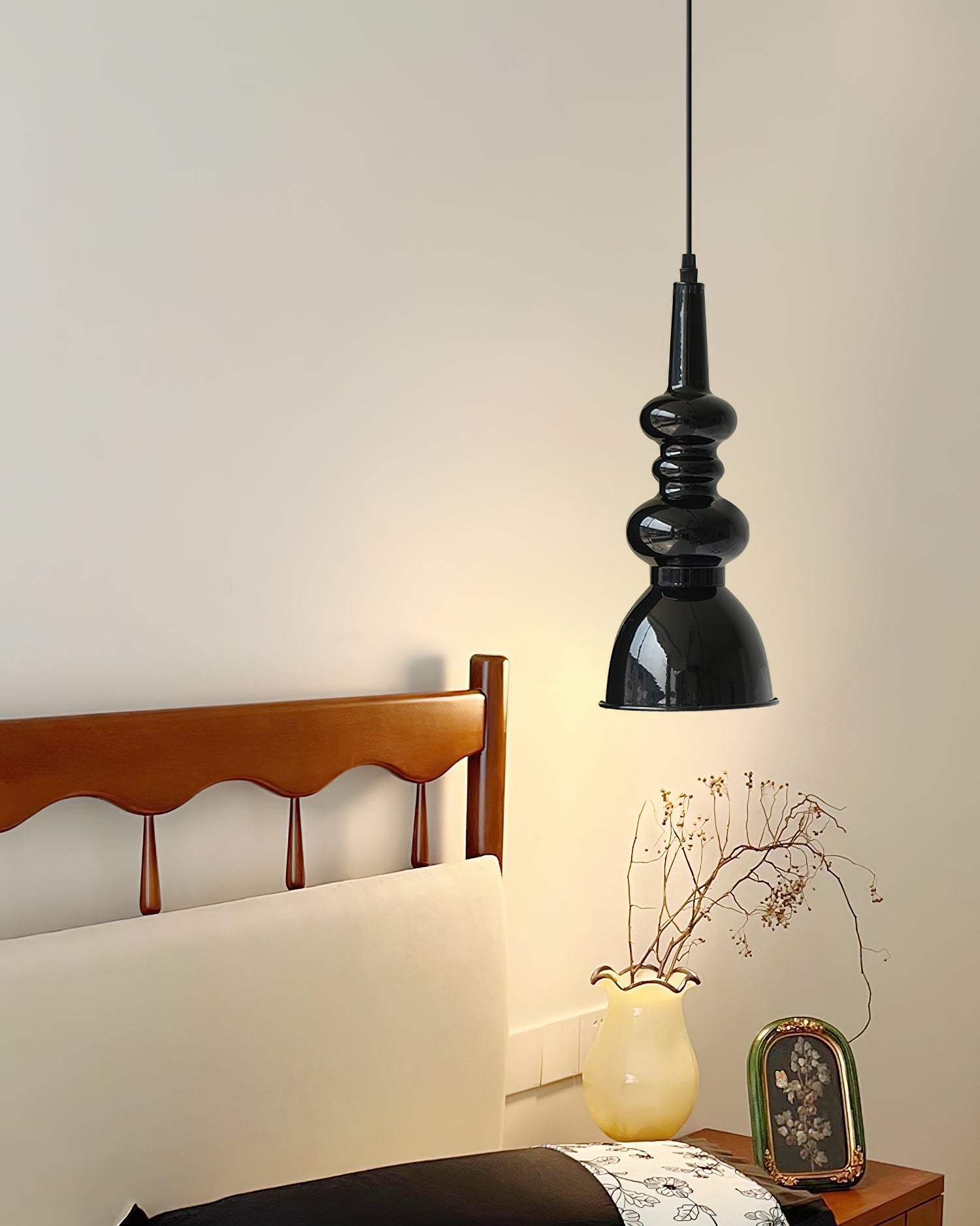 Modern Svelte Undulating Metal Pendant Light for Contemporary Dining and Foyer