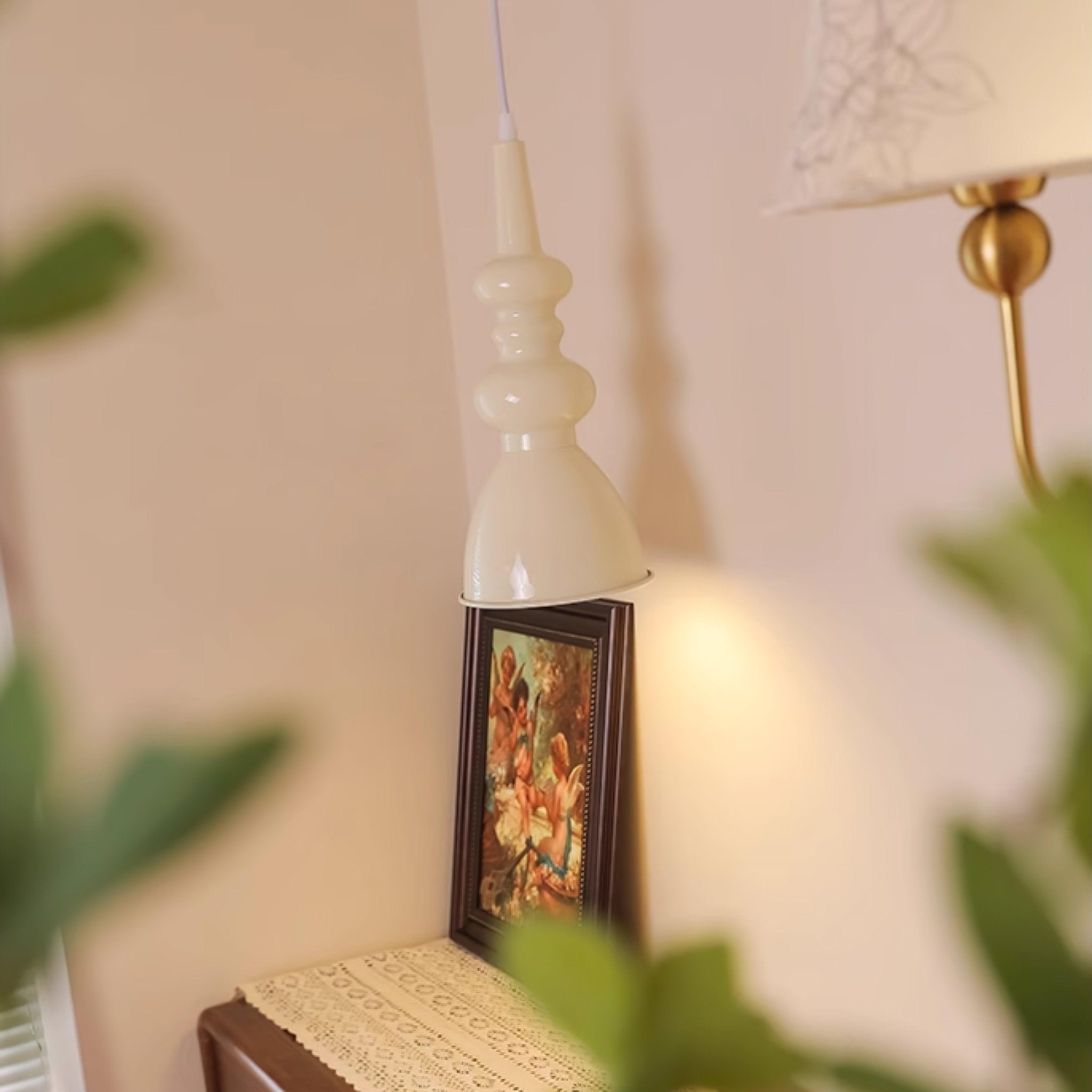Modern Svelte Undulating Metal Pendant Light for Contemporary Dining and Foyer